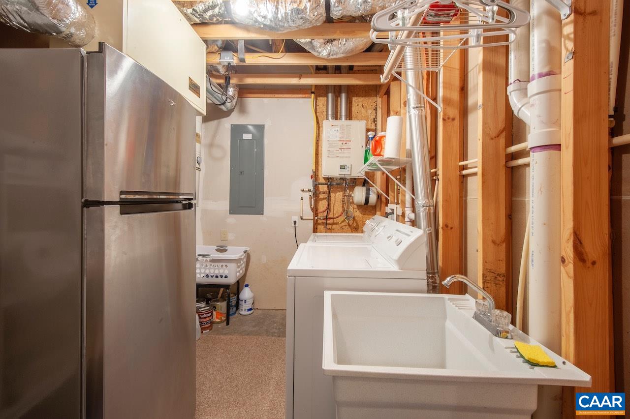 21 WEEPING ROCK LN