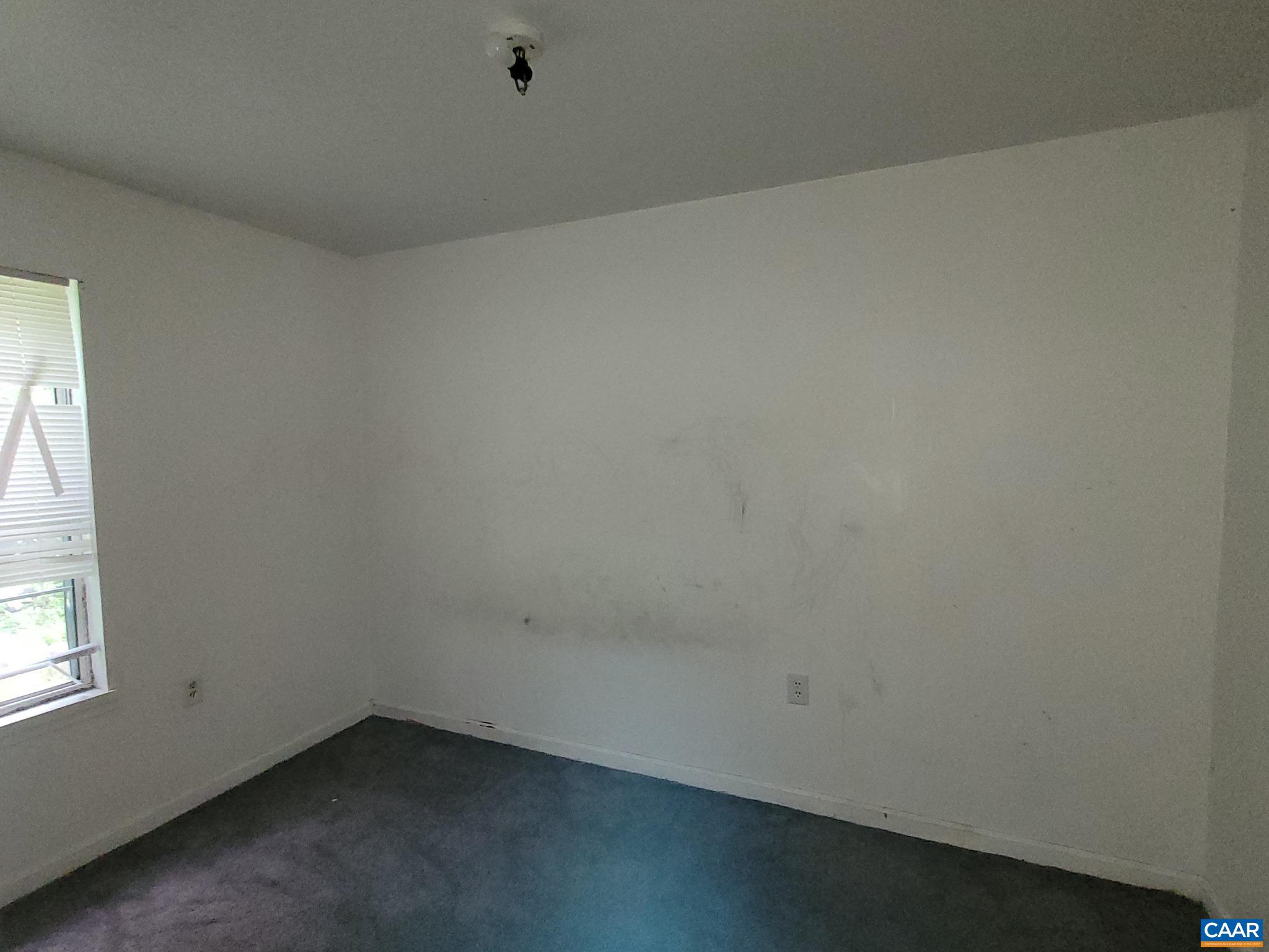 853 FORD AVE