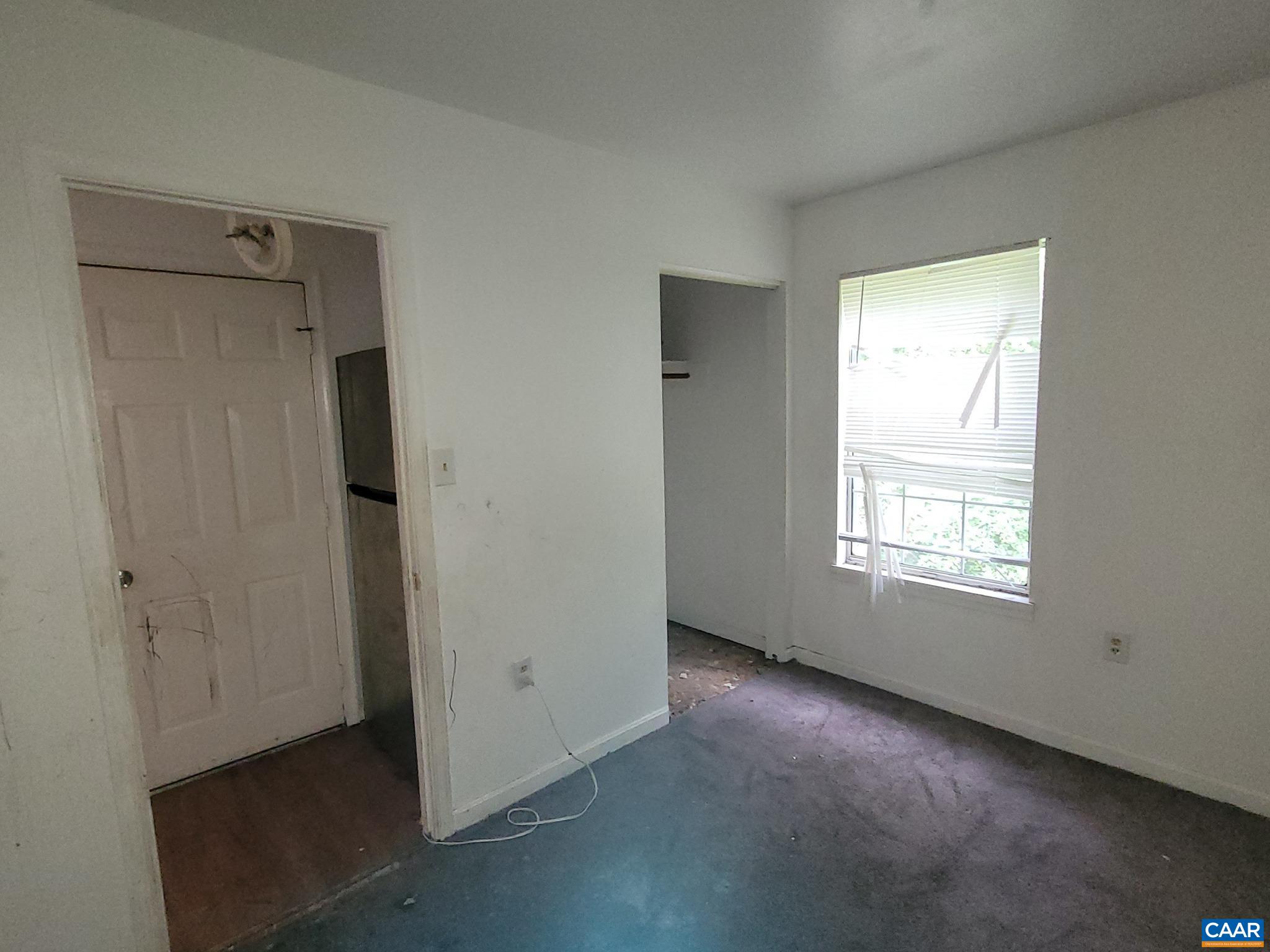 853 FORD AVE