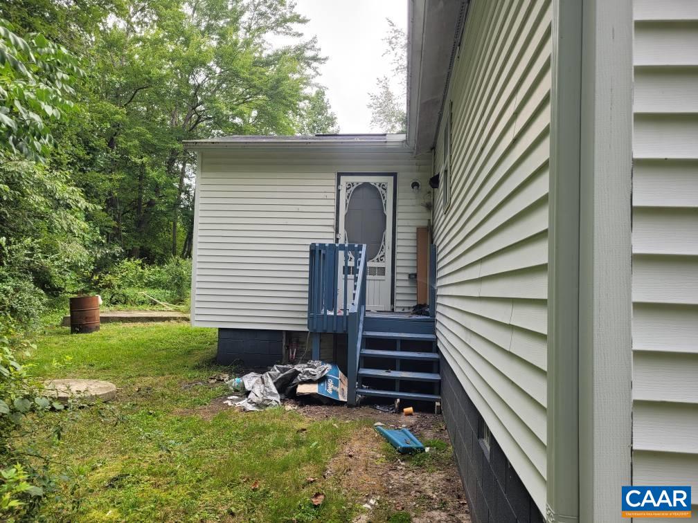 853 FORD AVE