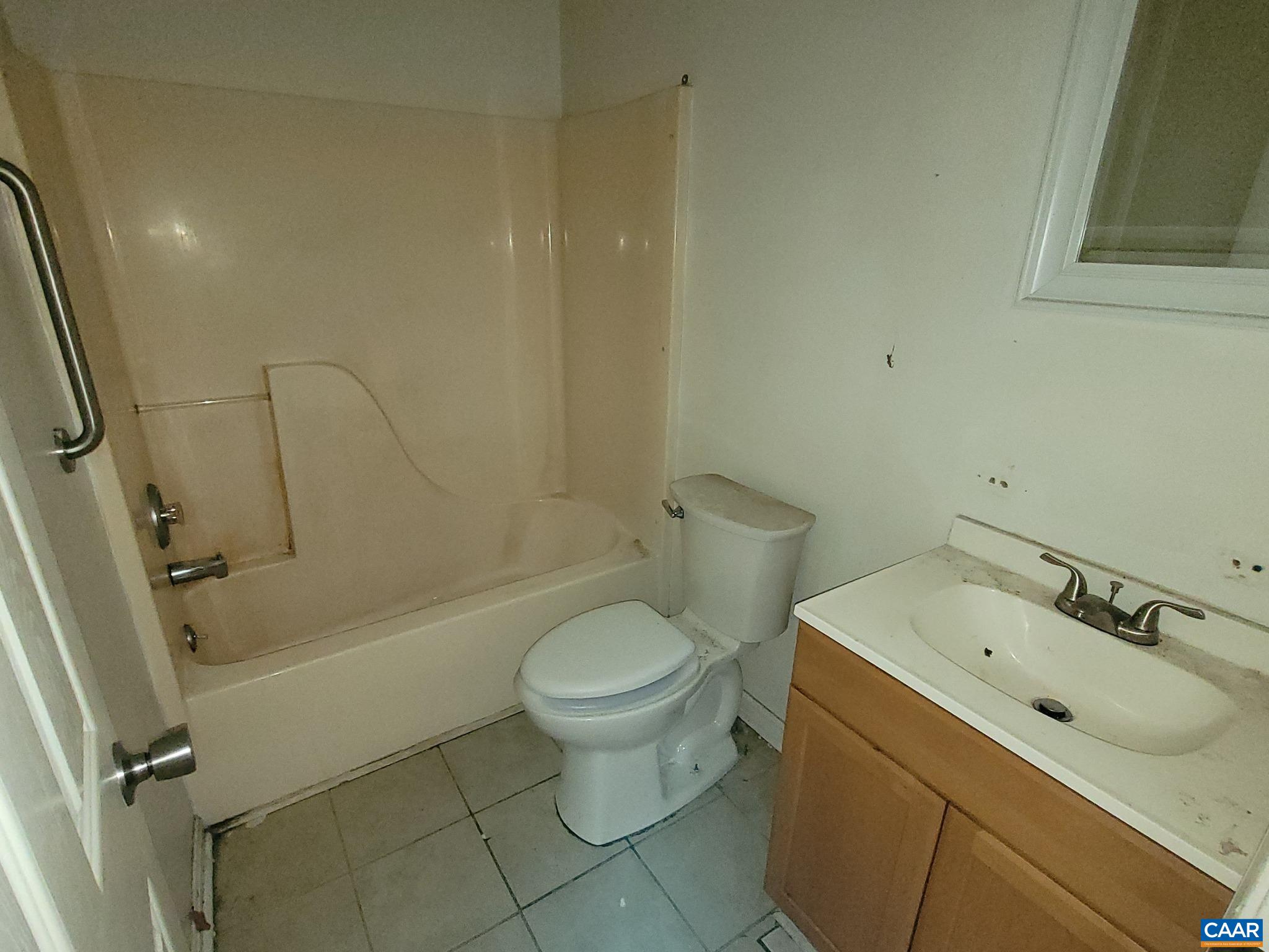 853 FORD AVE