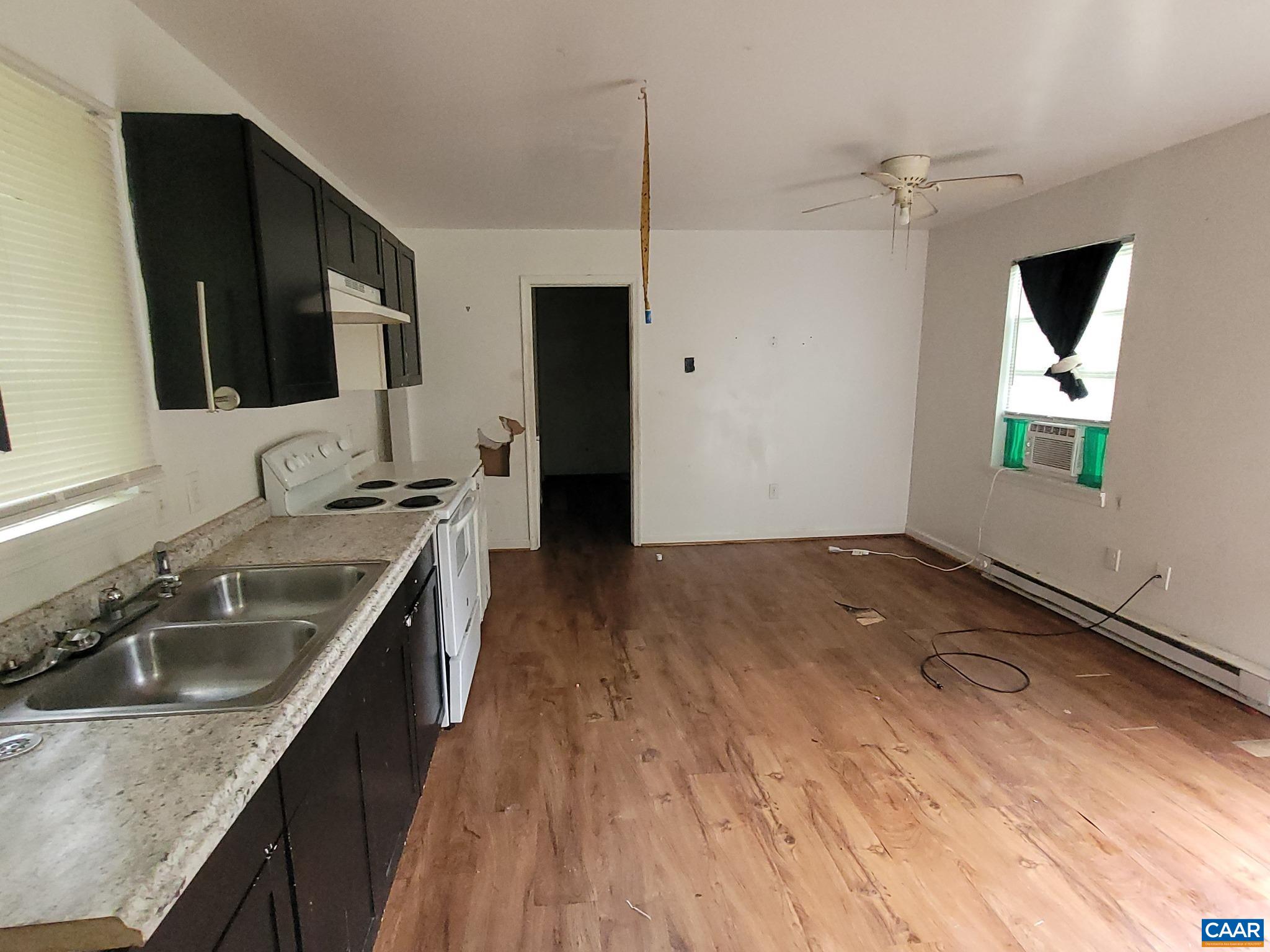 853 FORD AVE