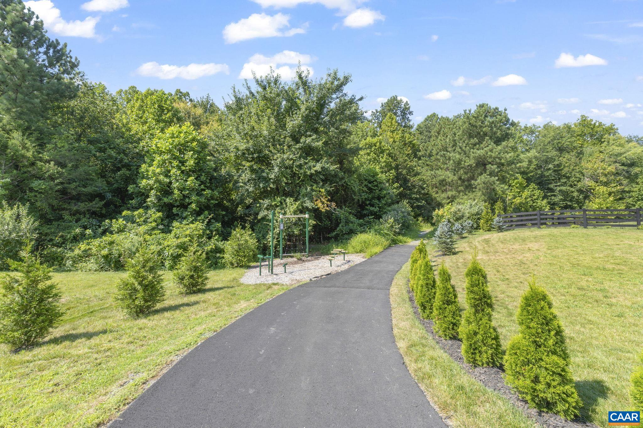 2072 DUNWOOD DR