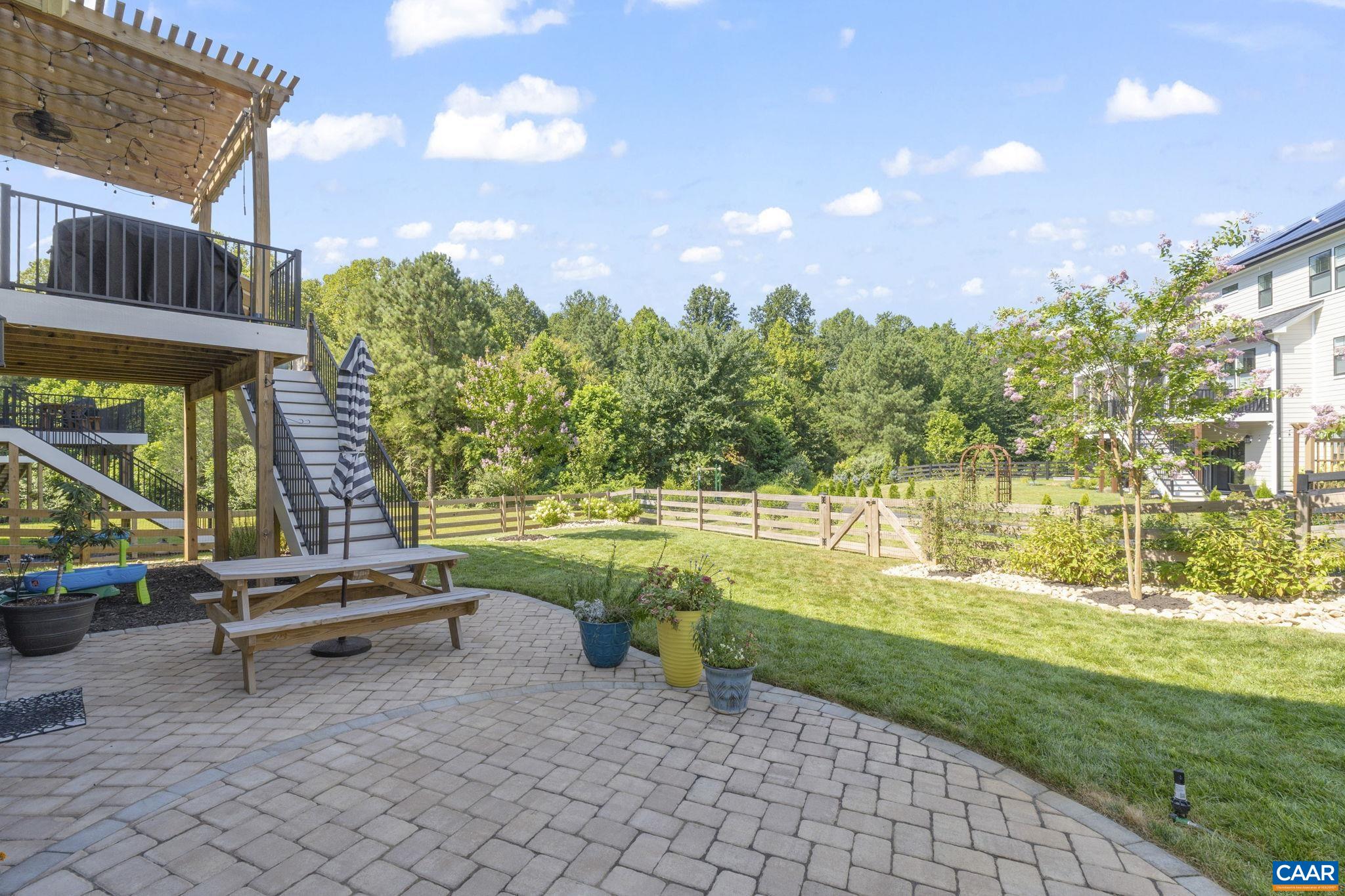 2072 DUNWOOD DR