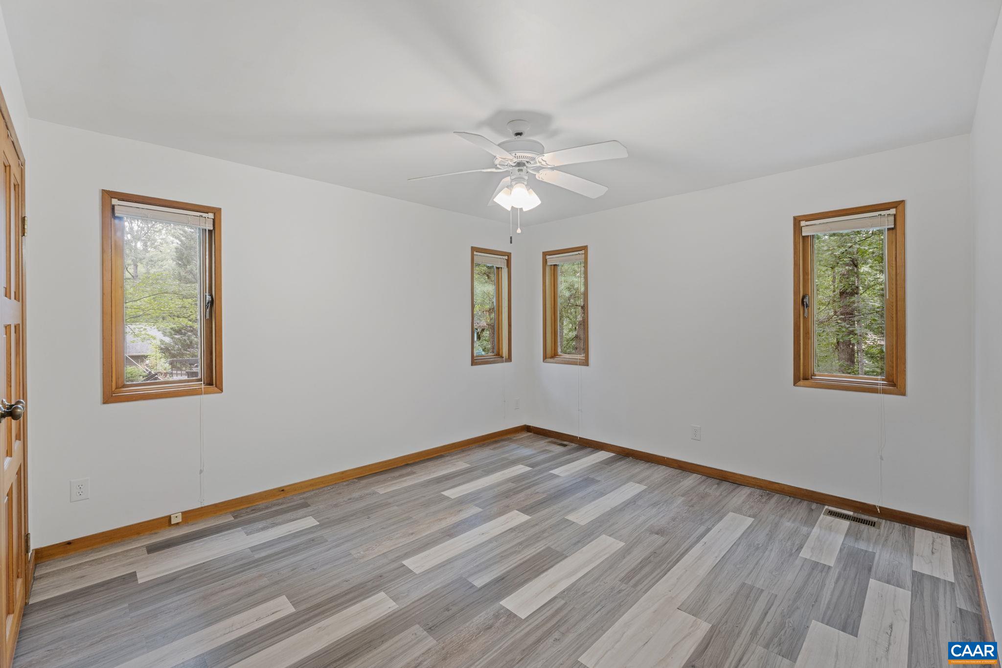 13 AXLE TREE RD