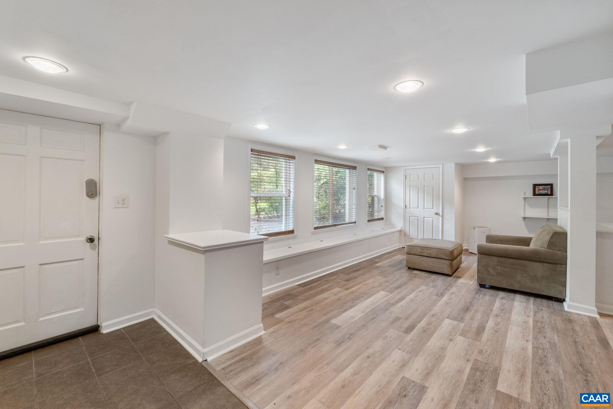 1606 GROVE RD