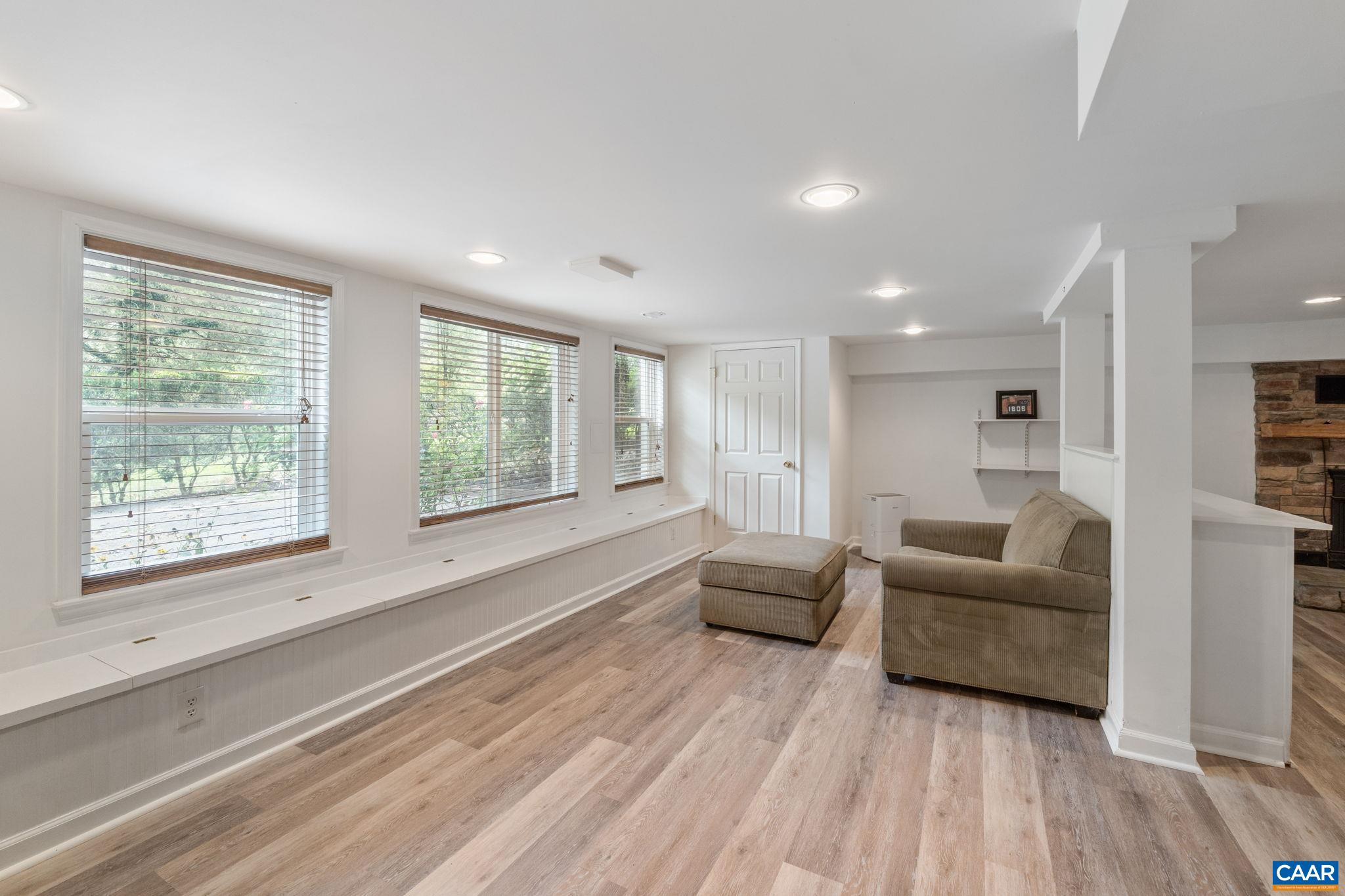 1606 GROVE RD