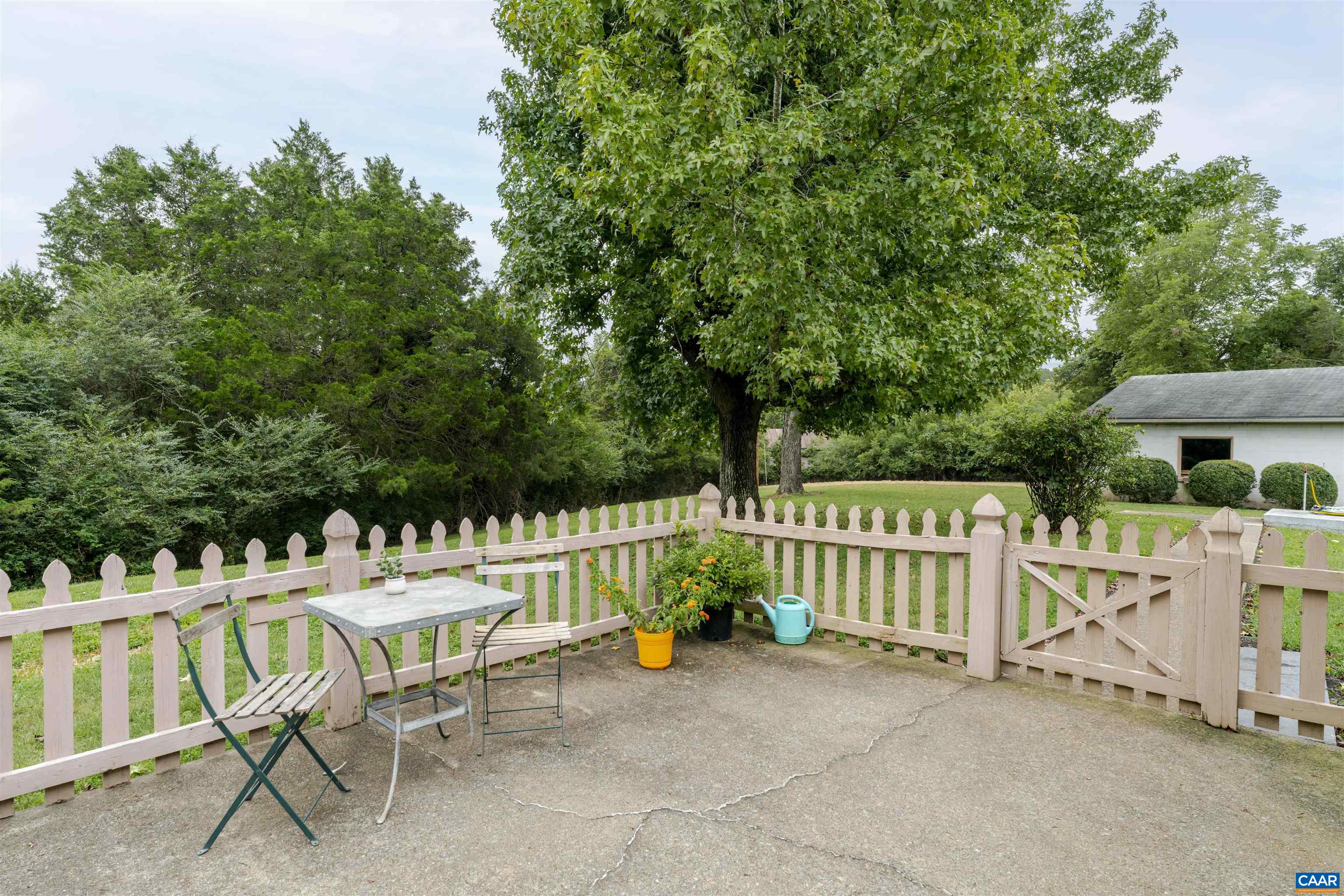6700 COBHAM HTS