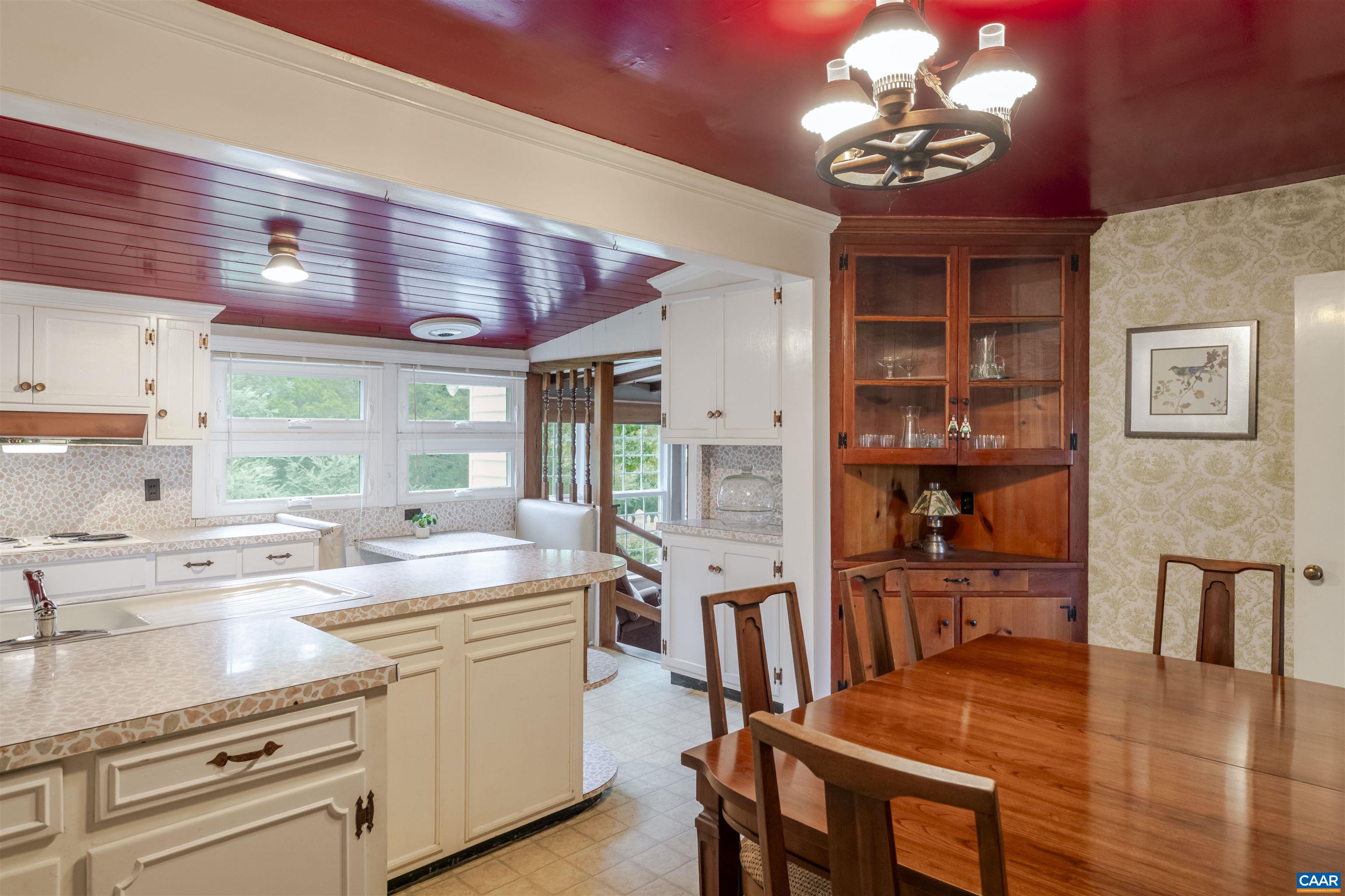 6700 COBHAM HTS