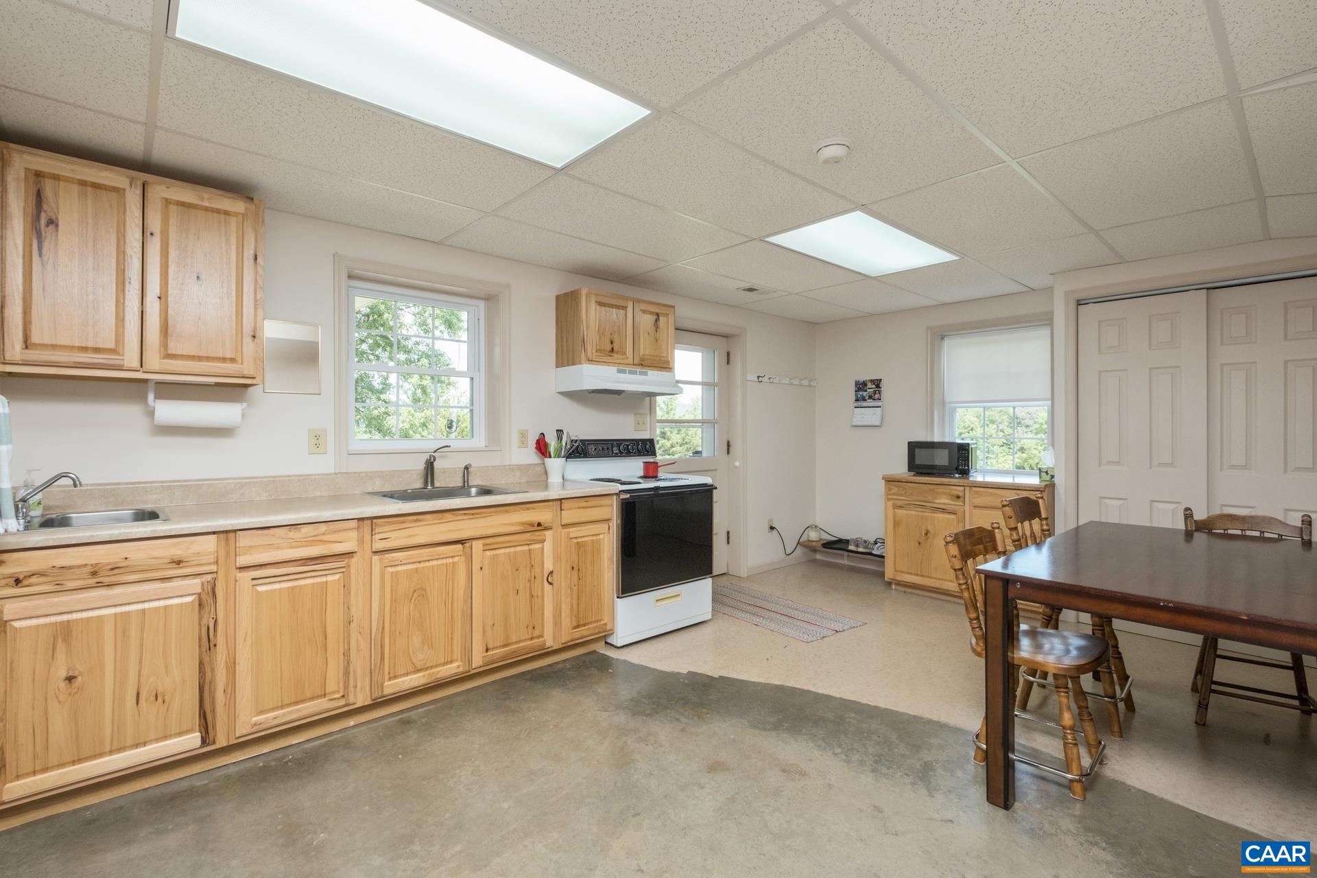 1640 PEA RIDGE RD