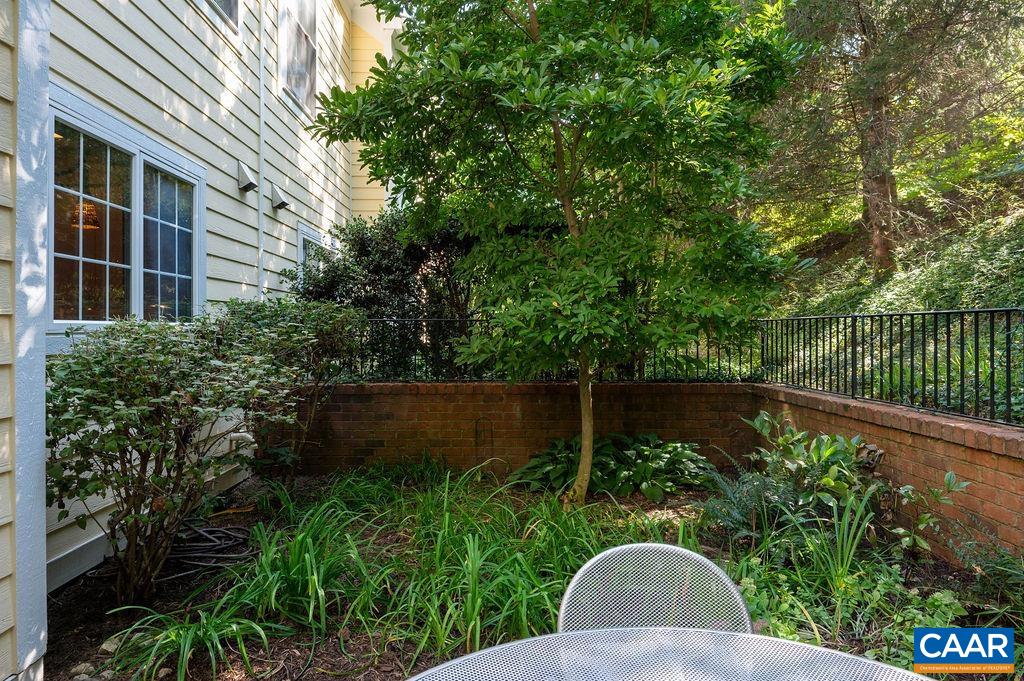 727 CAIRN HEIGHTS CT