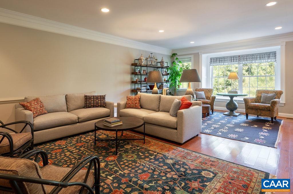 727 CAIRN HEIGHTS CT