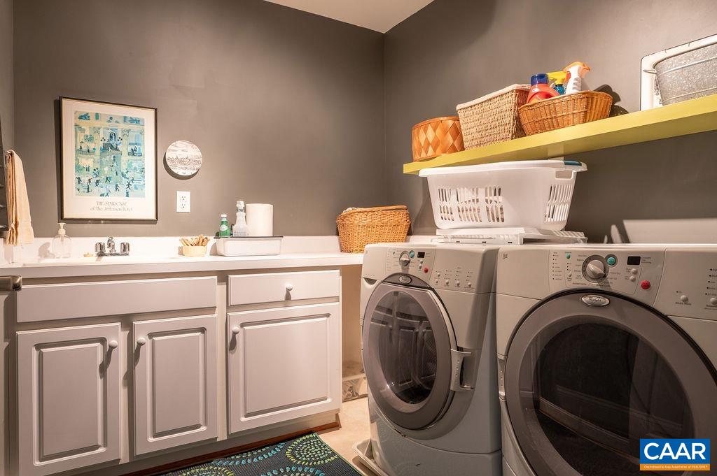 727 CAIRN HEIGHTS CT