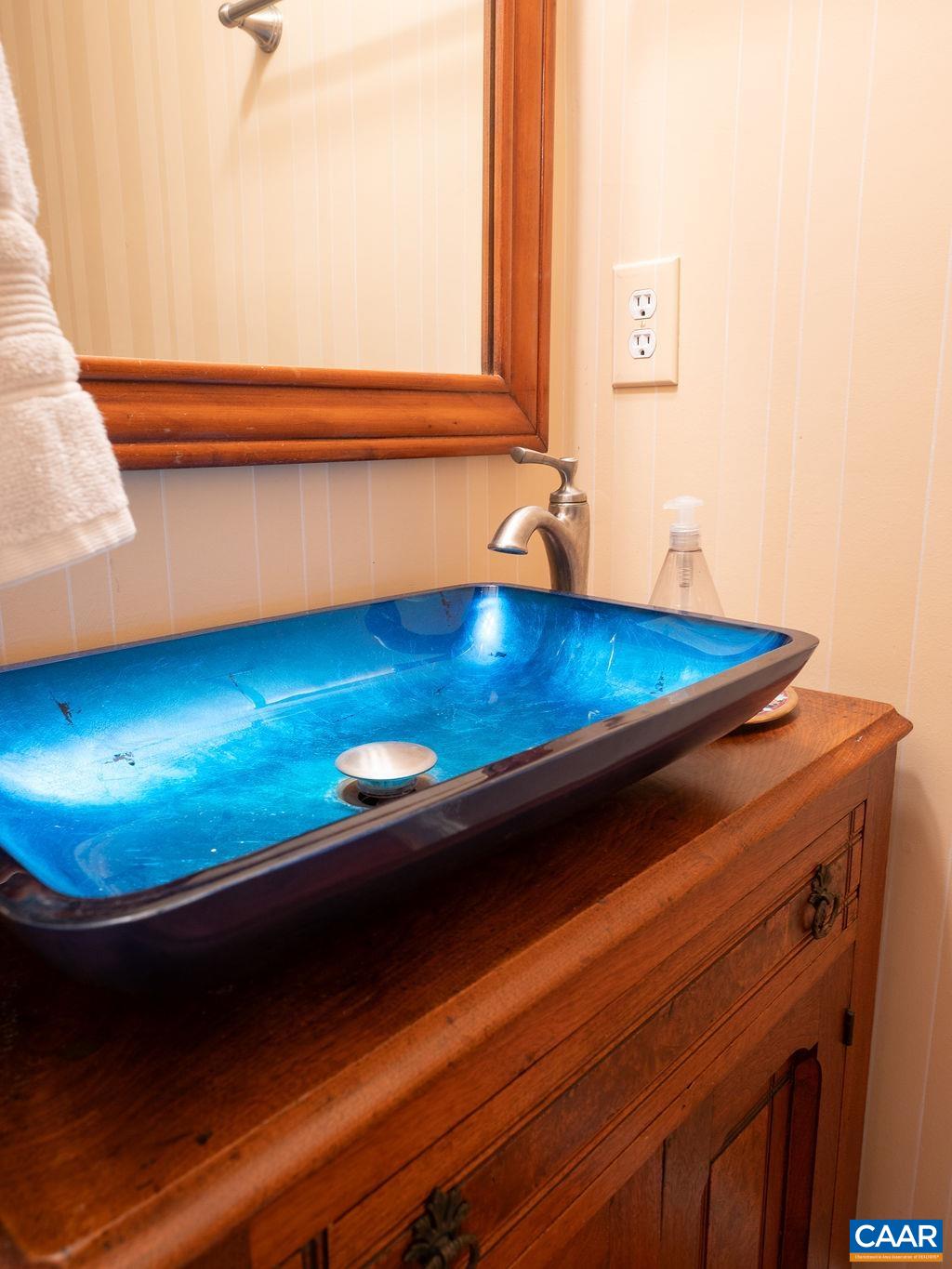 727 CAIRN HEIGHTS CT