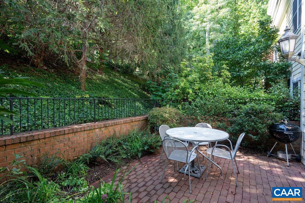 727 CAIRN HEIGHTS CT