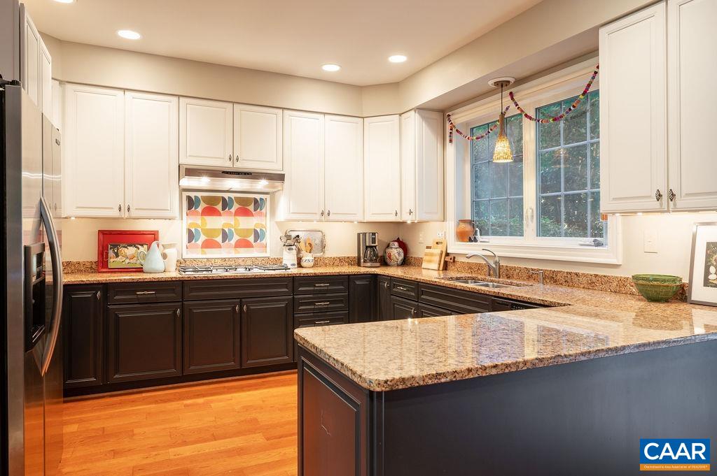 727 CAIRN HEIGHTS CT