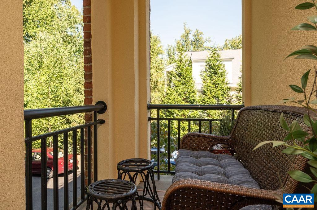 727 CAIRN HEIGHTS CT