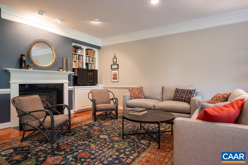 727 CAIRN HEIGHTS CT