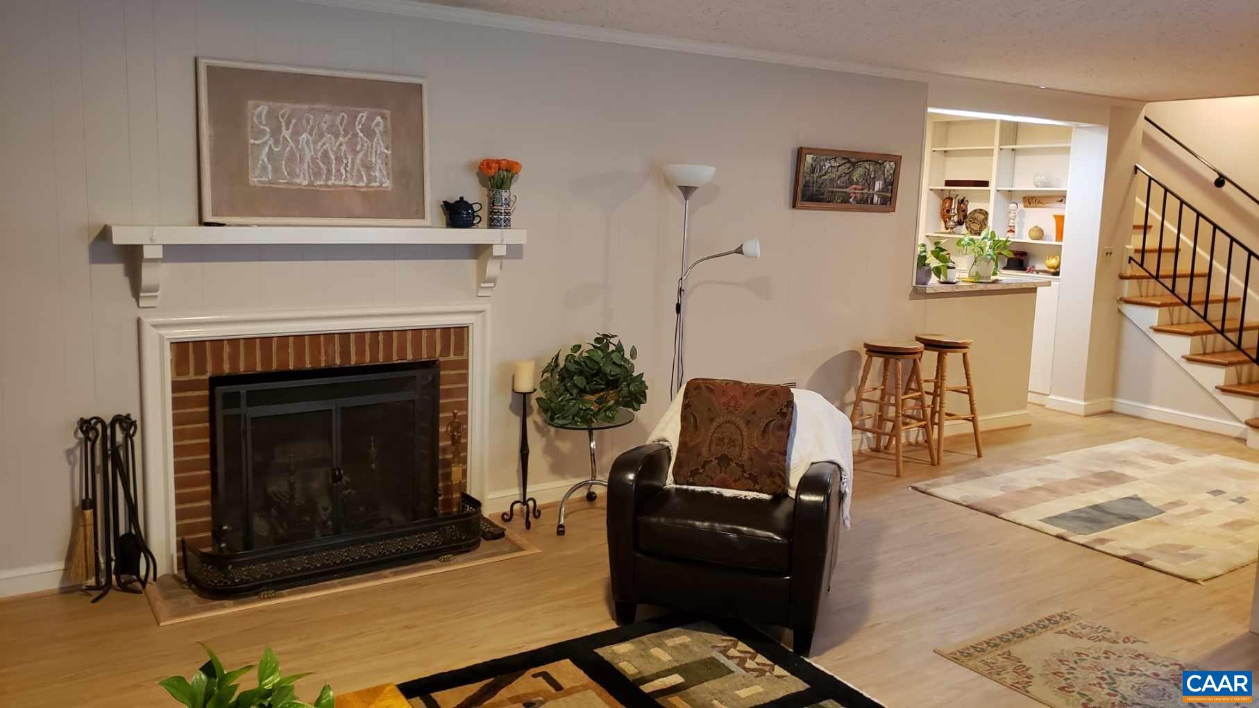 214 MONTVUE DR