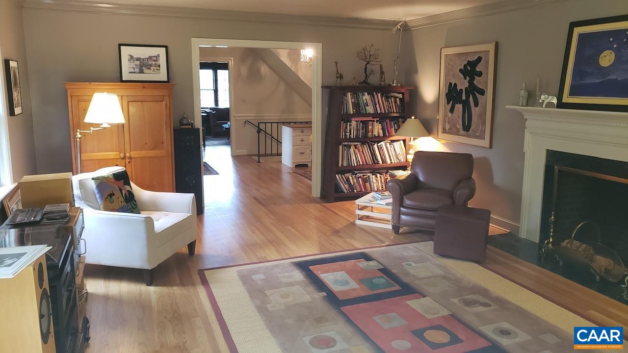 214 MONTVUE DR