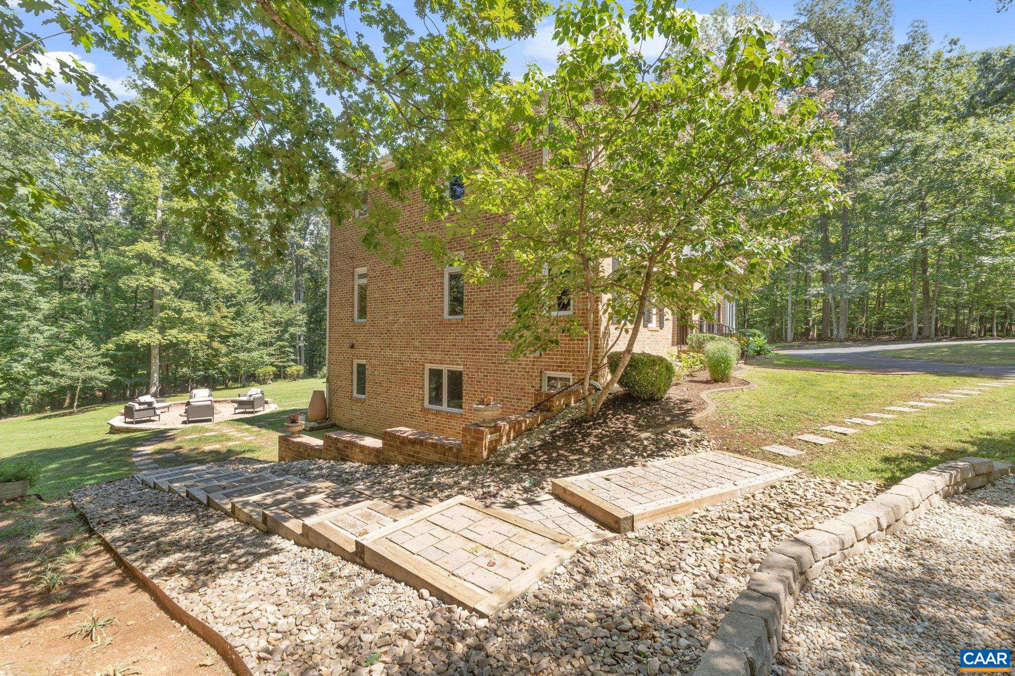 186 E TERRELL RD