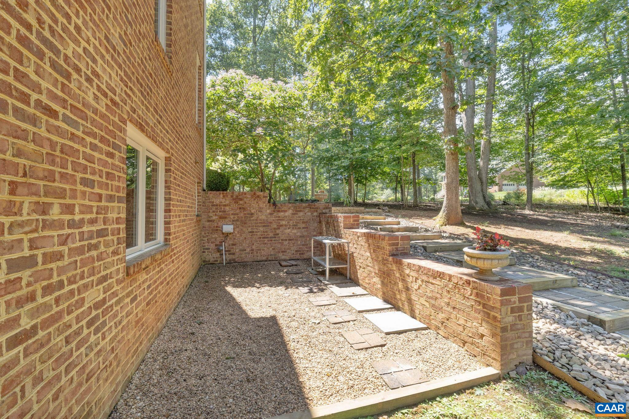 186 E TERRELL RD
