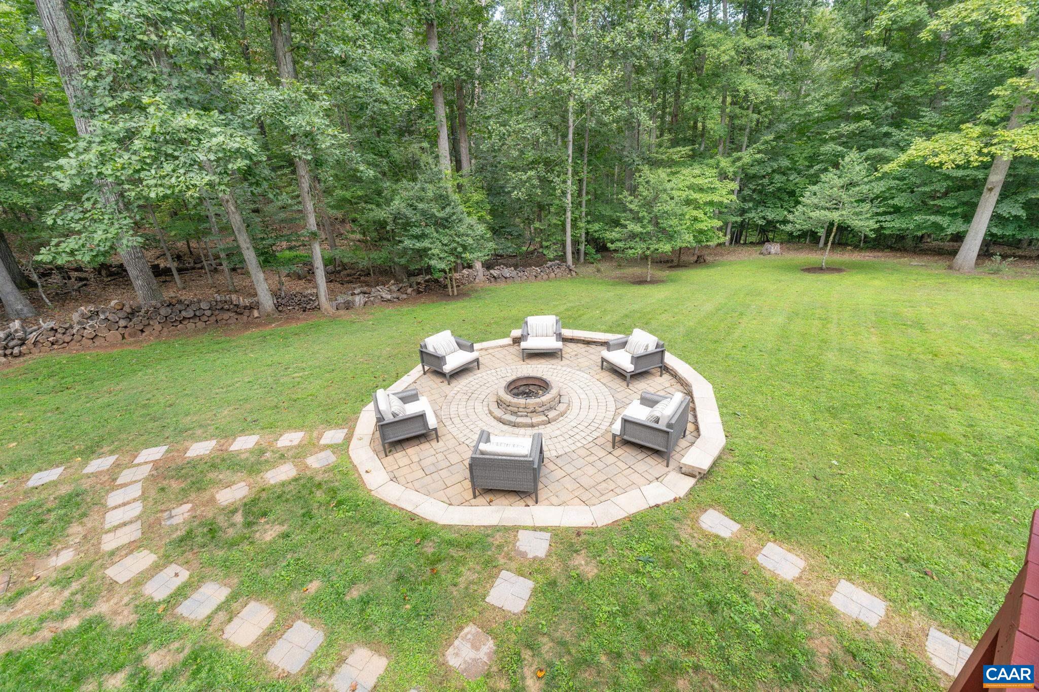 186 E TERRELL RD