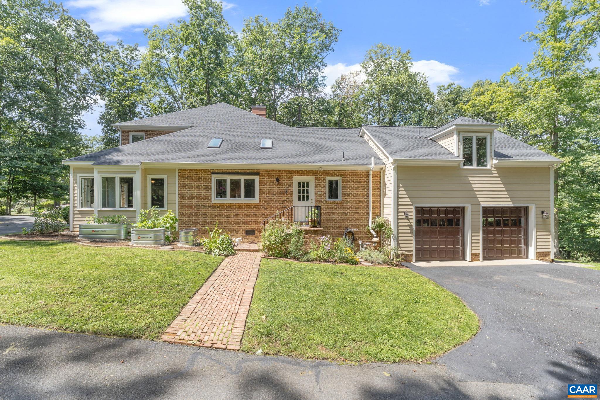186 E TERRELL RD