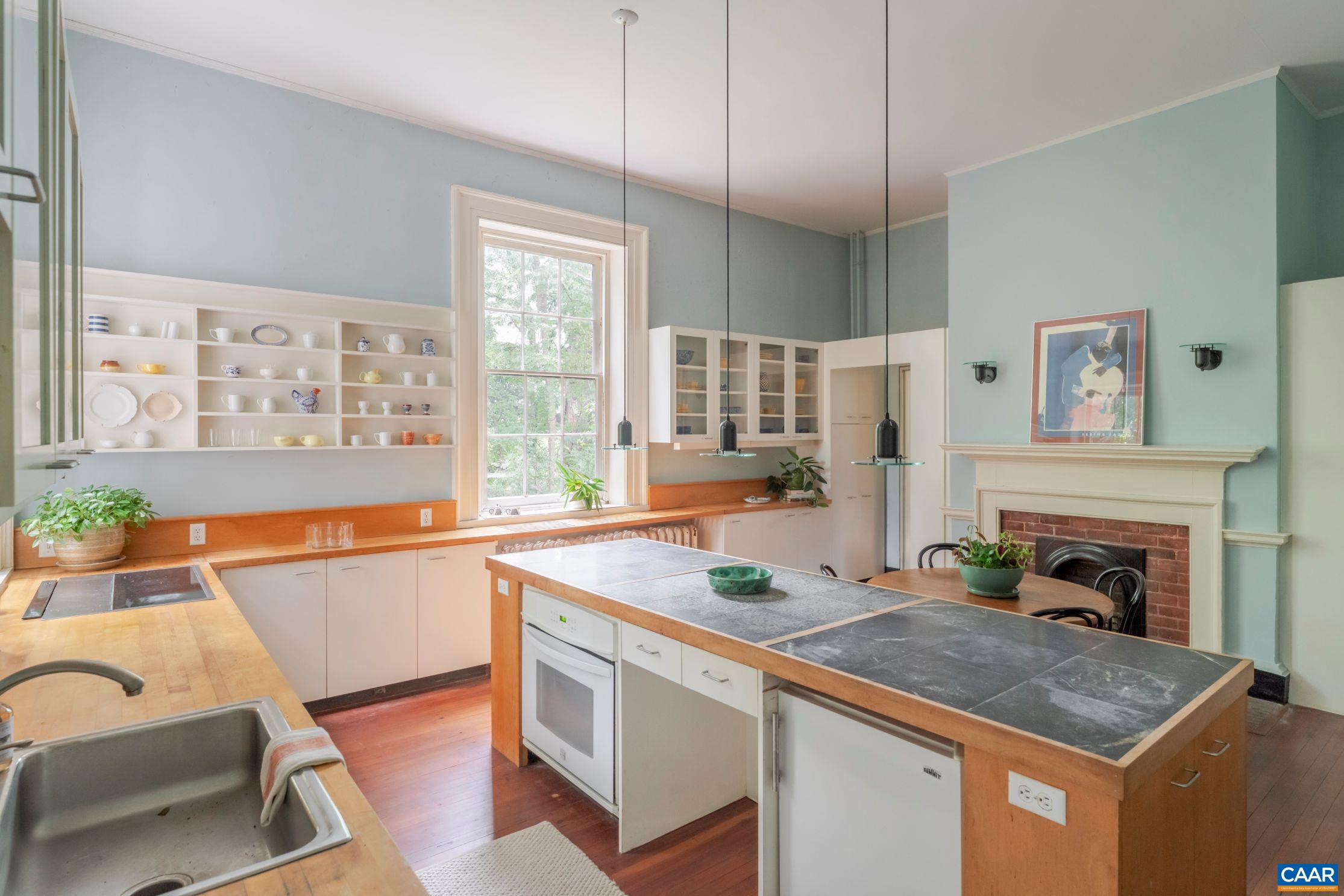 1201 EAST JEFFERSON ST 