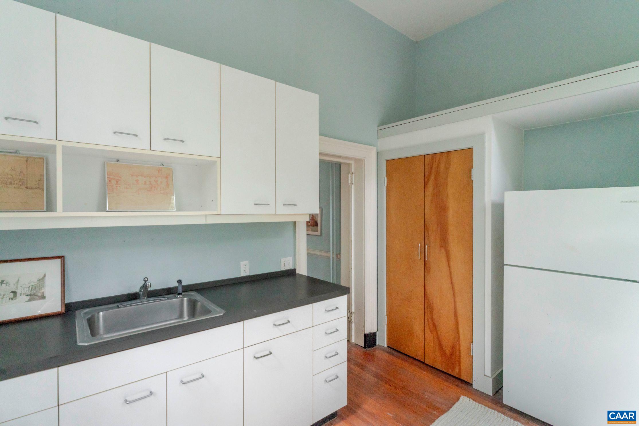 1201 EAST JEFFERSON ST 