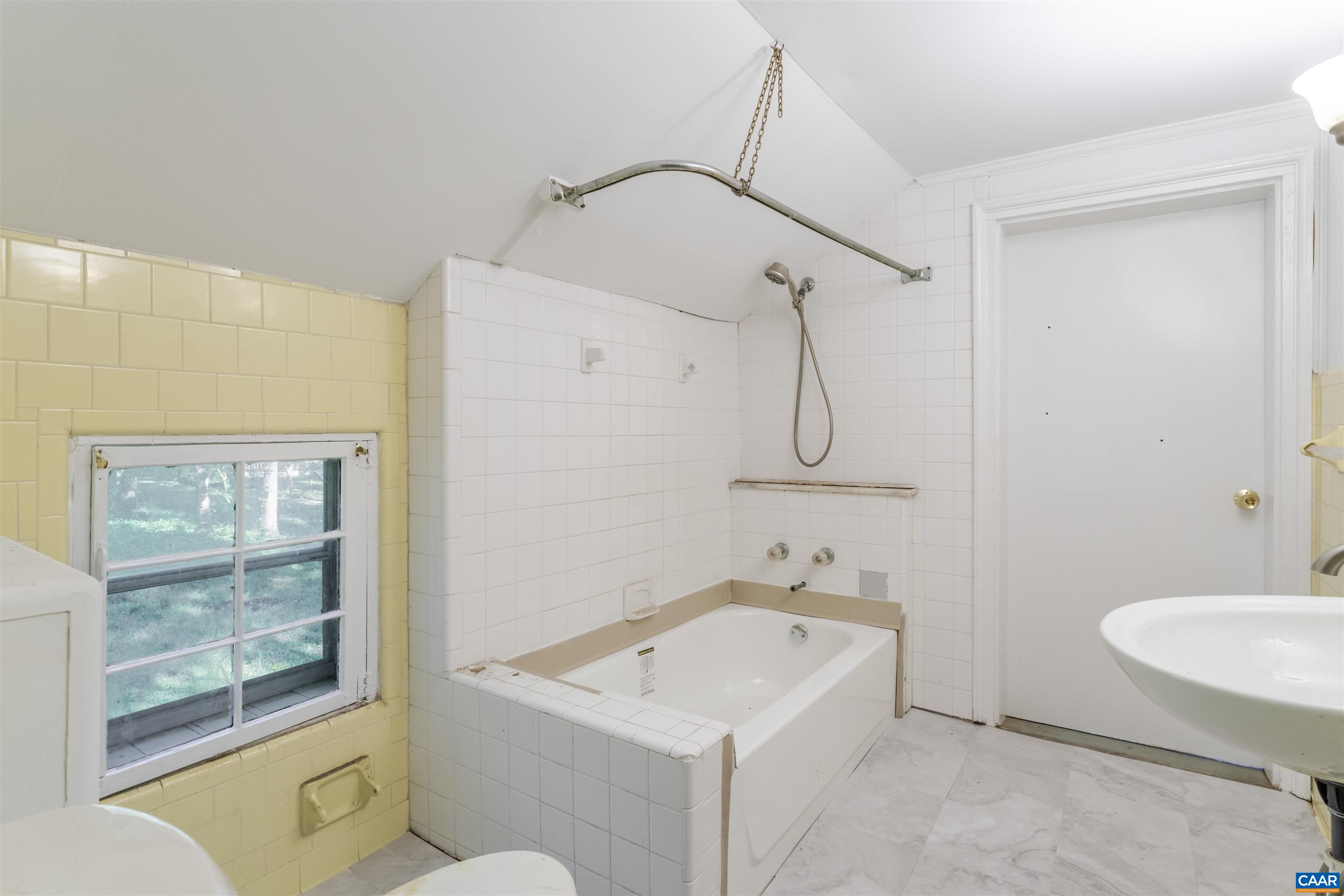 1201 EAST JEFFERSON ST 