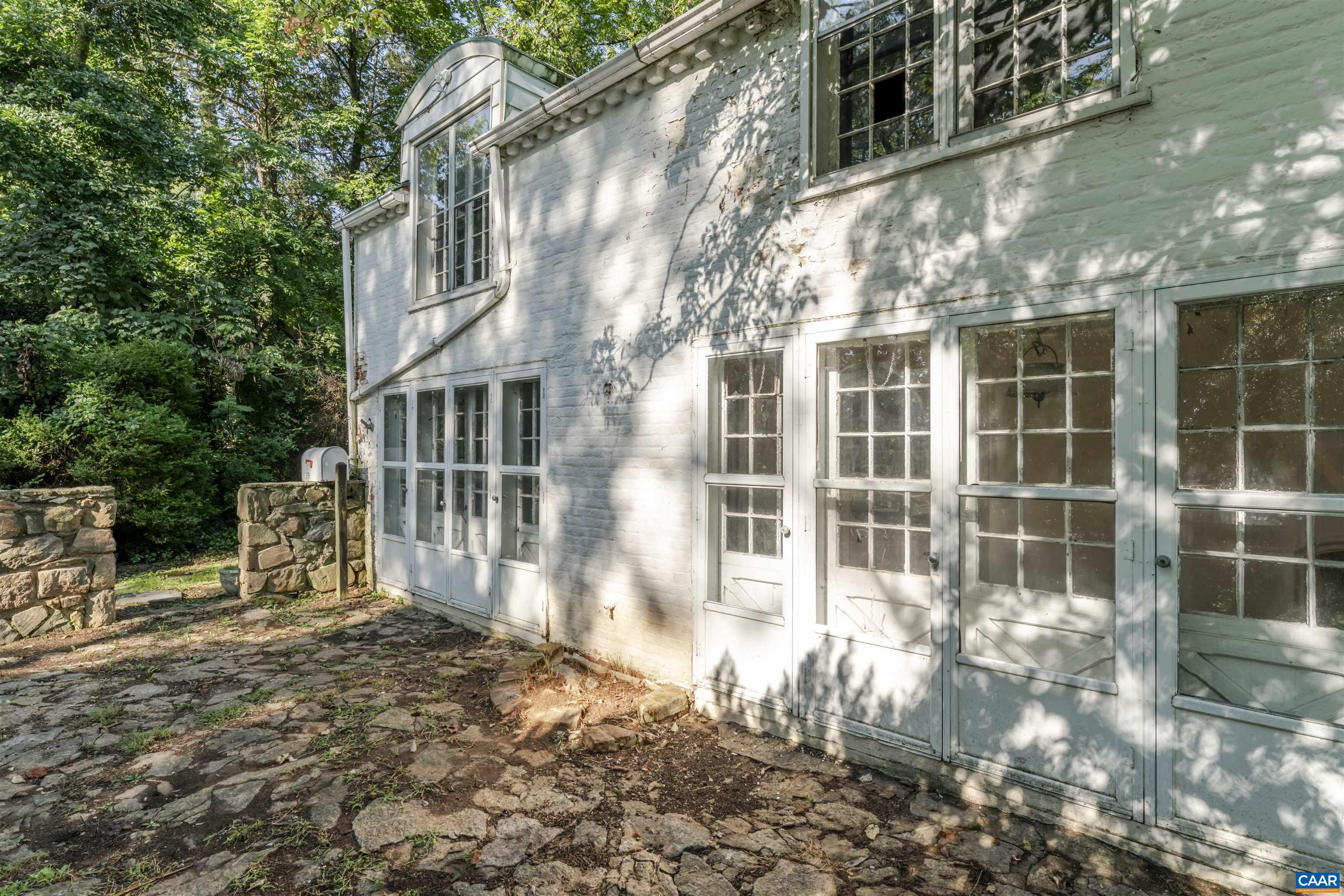 1201 EAST JEFFERSON ST 