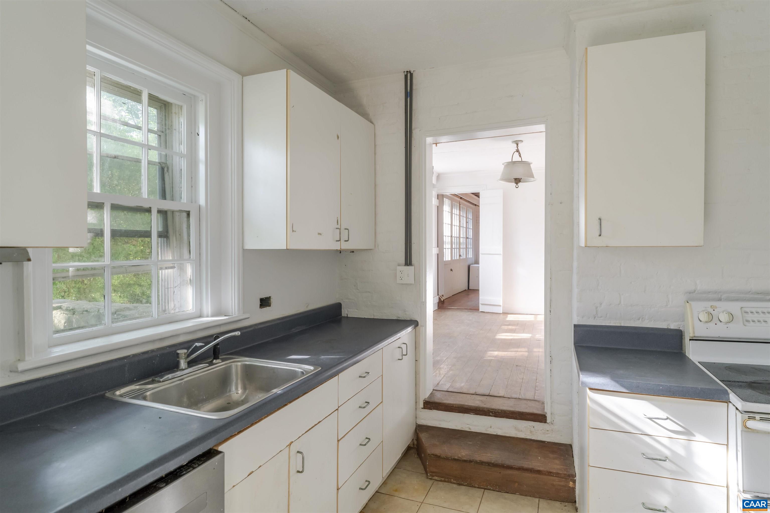 1201 EAST JEFFERSON ST 