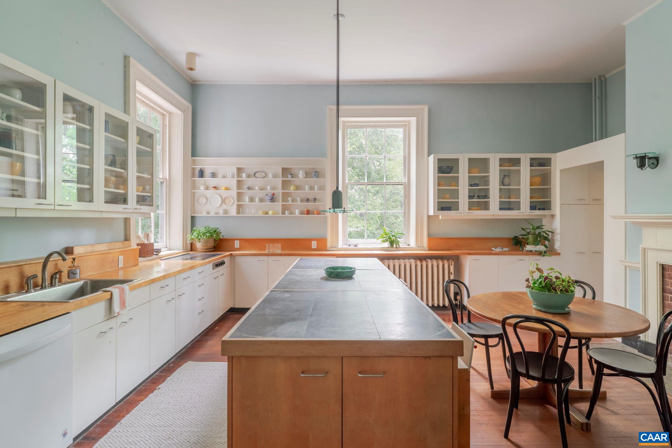 1201 EAST JEFFERSON ST 