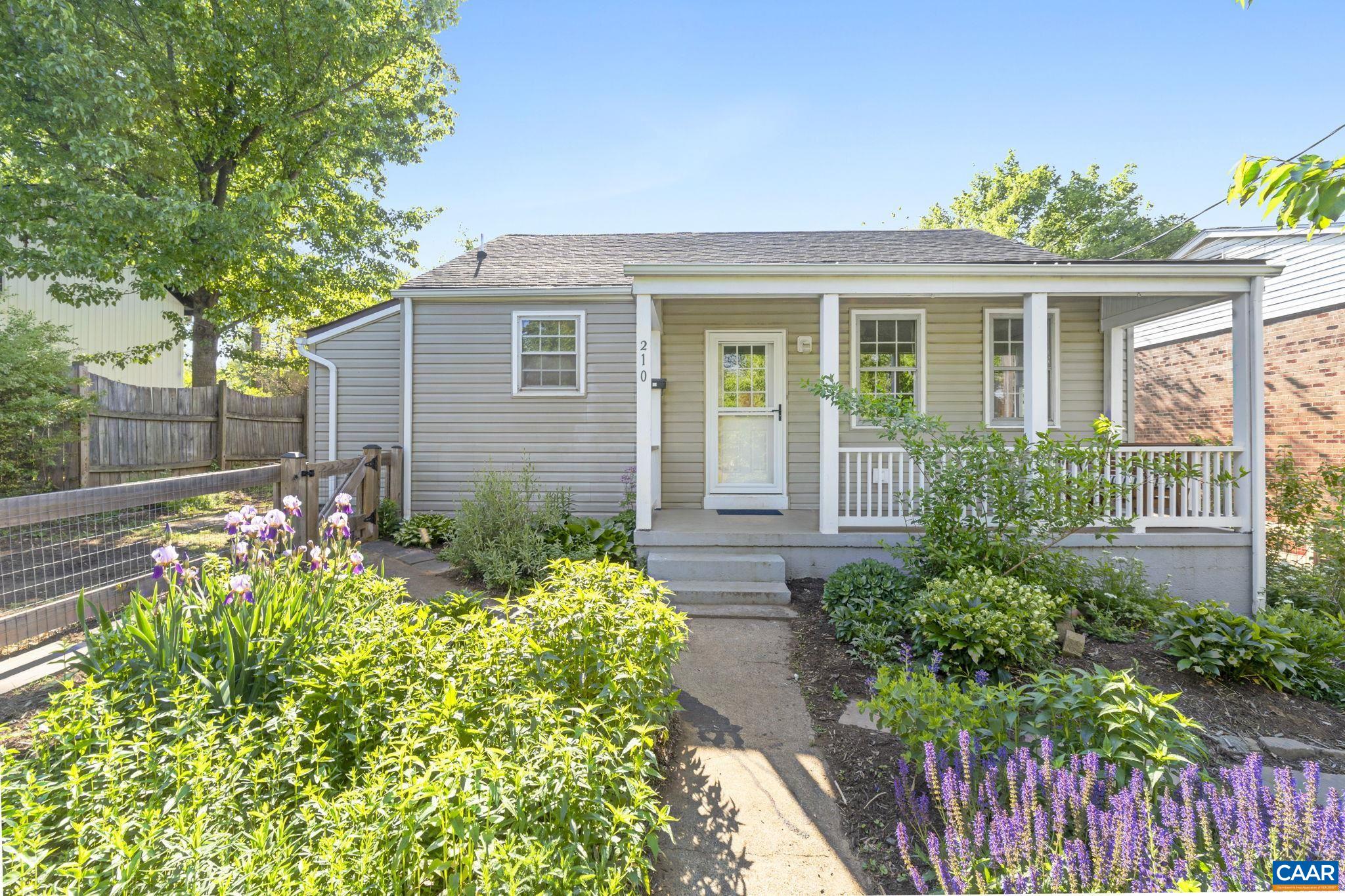210 FAIRWAY AVE