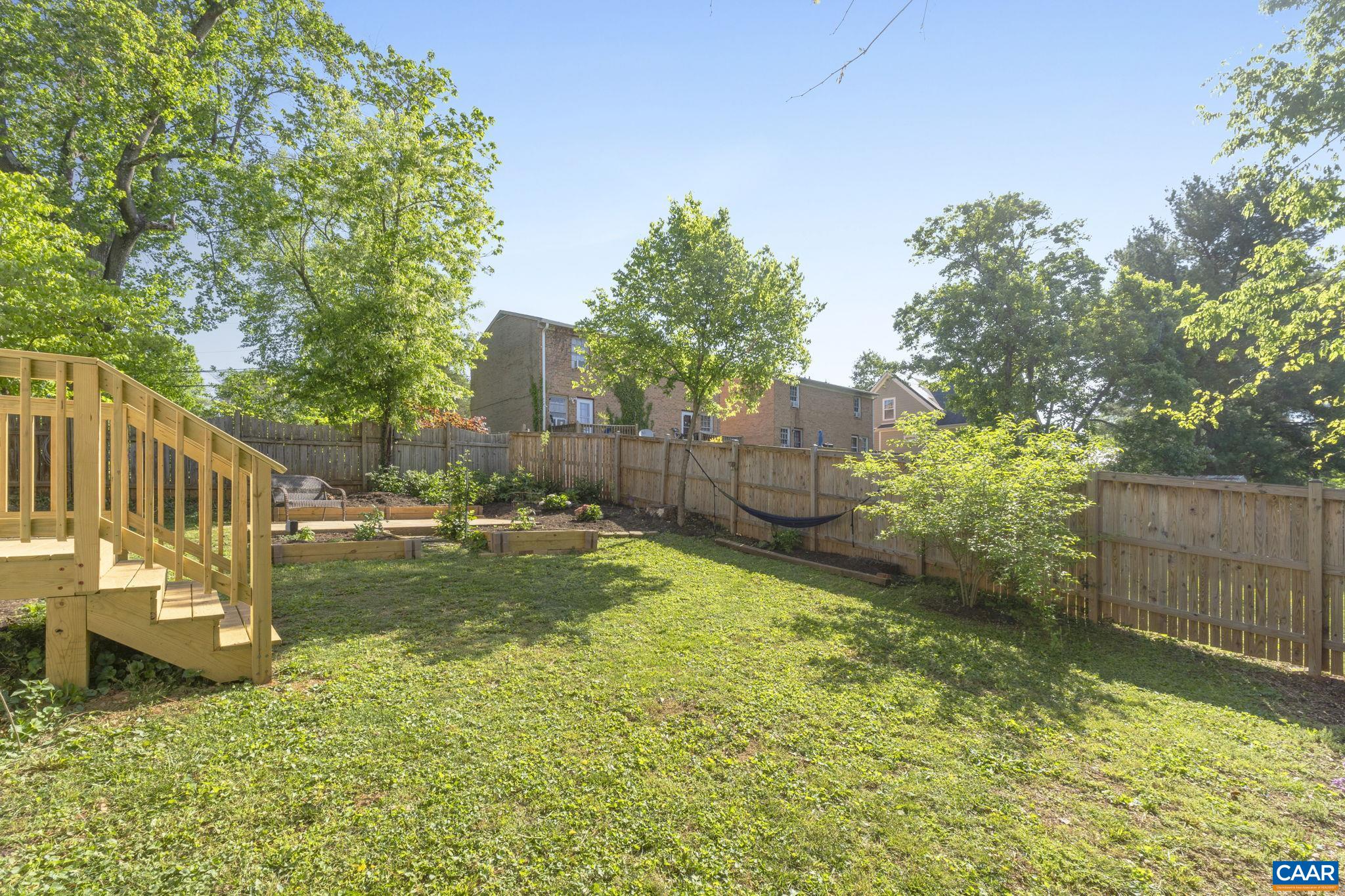 210 FAIRWAY AVE