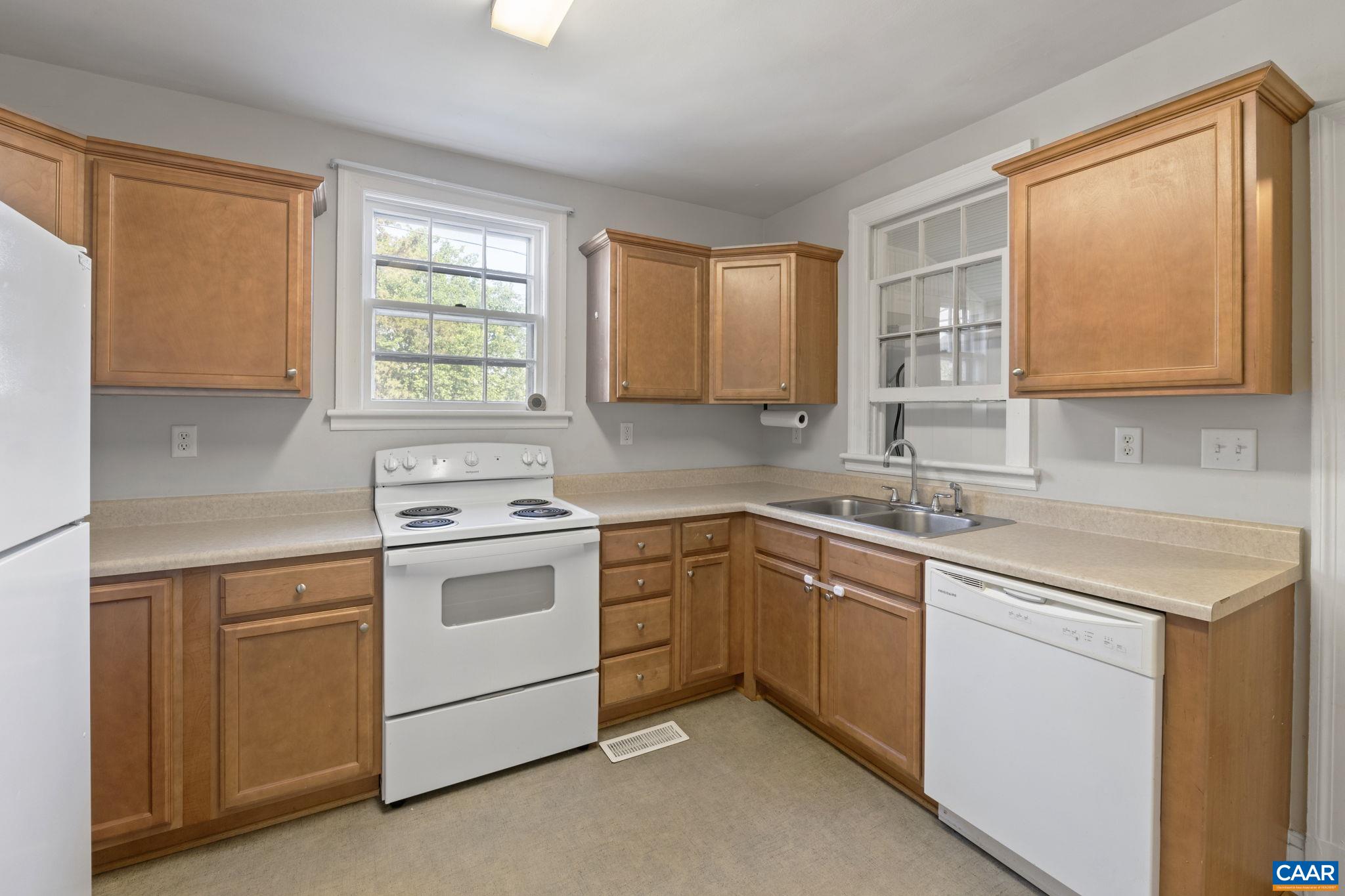 210 FAIRWAY AVE