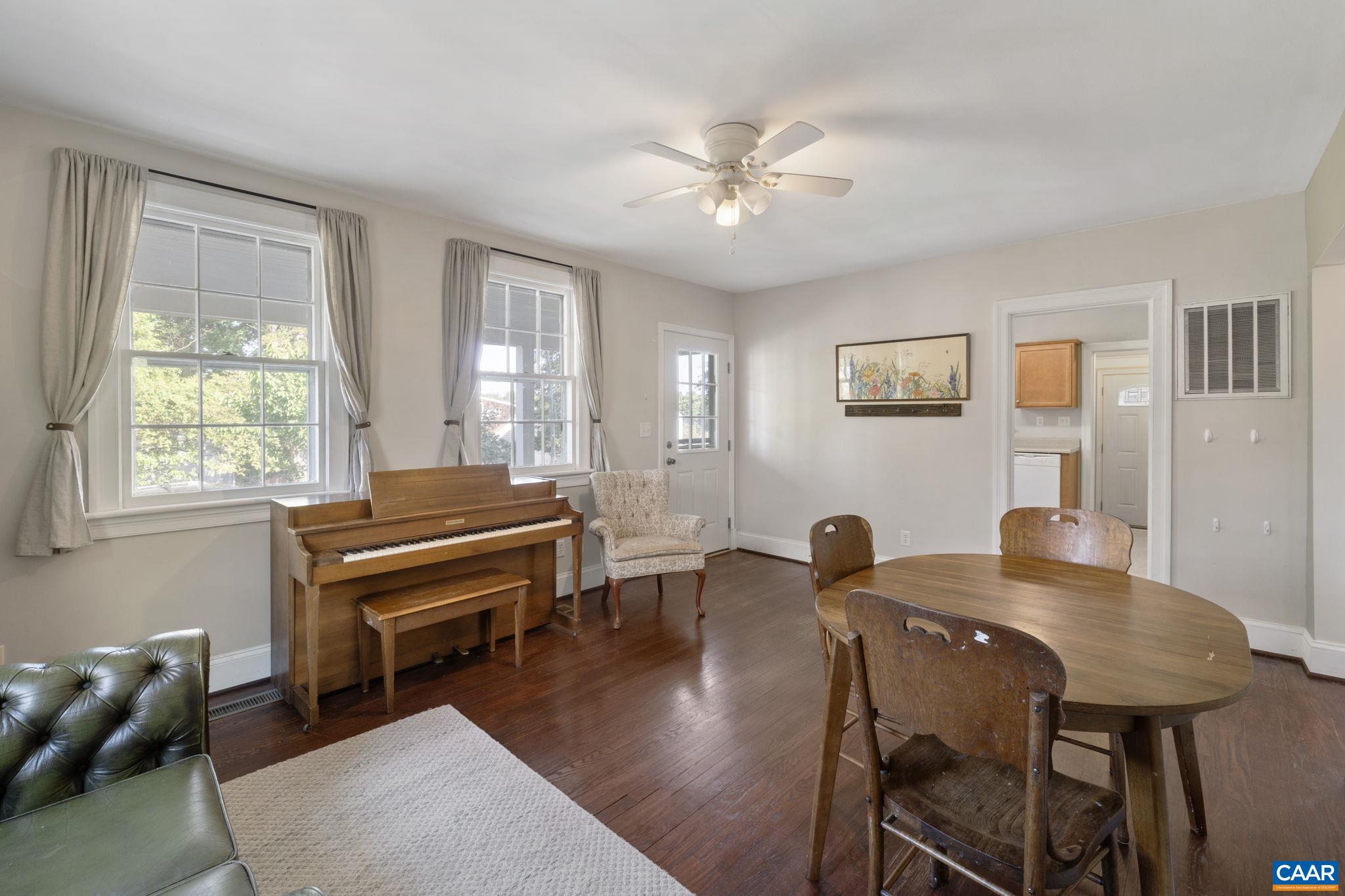 210 FAIRWAY AVE