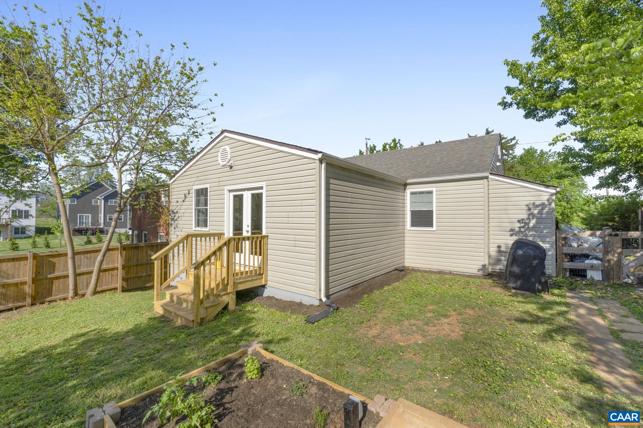 210 FAIRWAY AVE