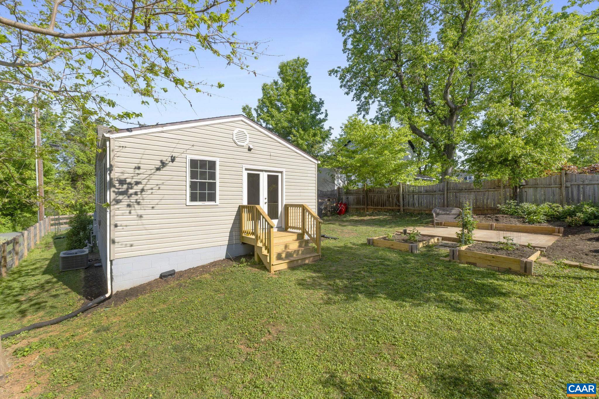 210 FAIRWAY AVE