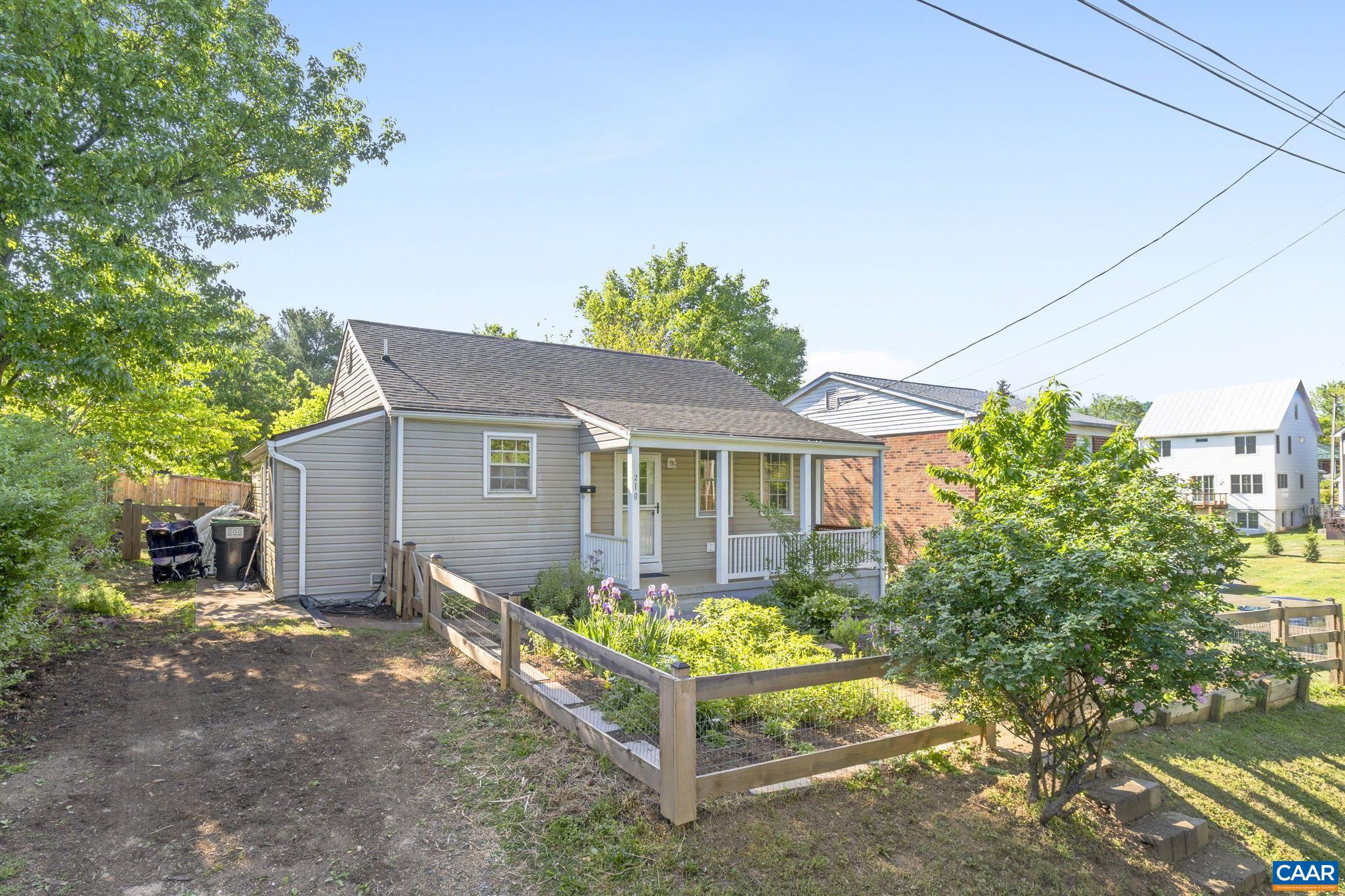 210 FAIRWAY AVE