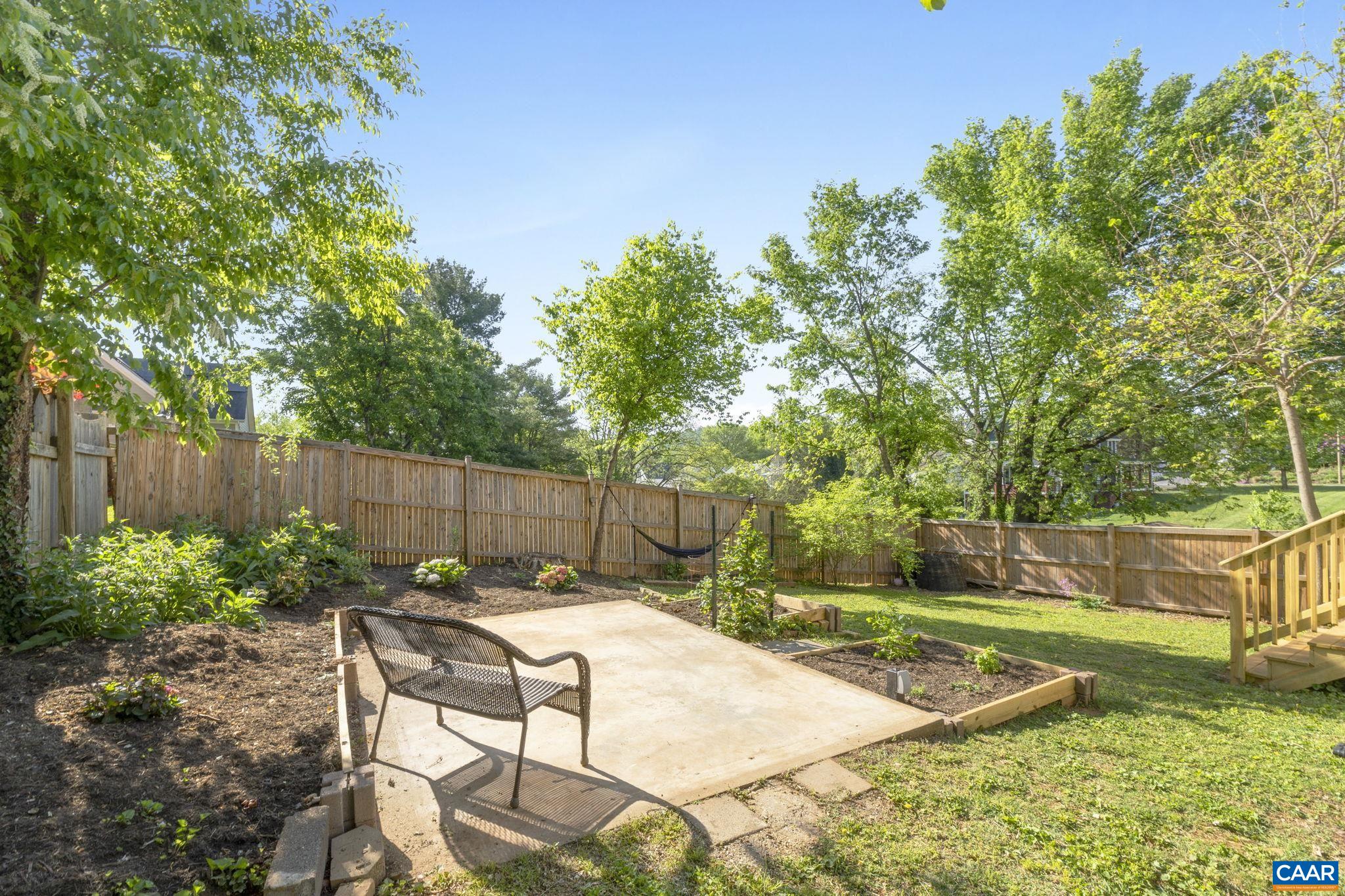 210 FAIRWAY AVE