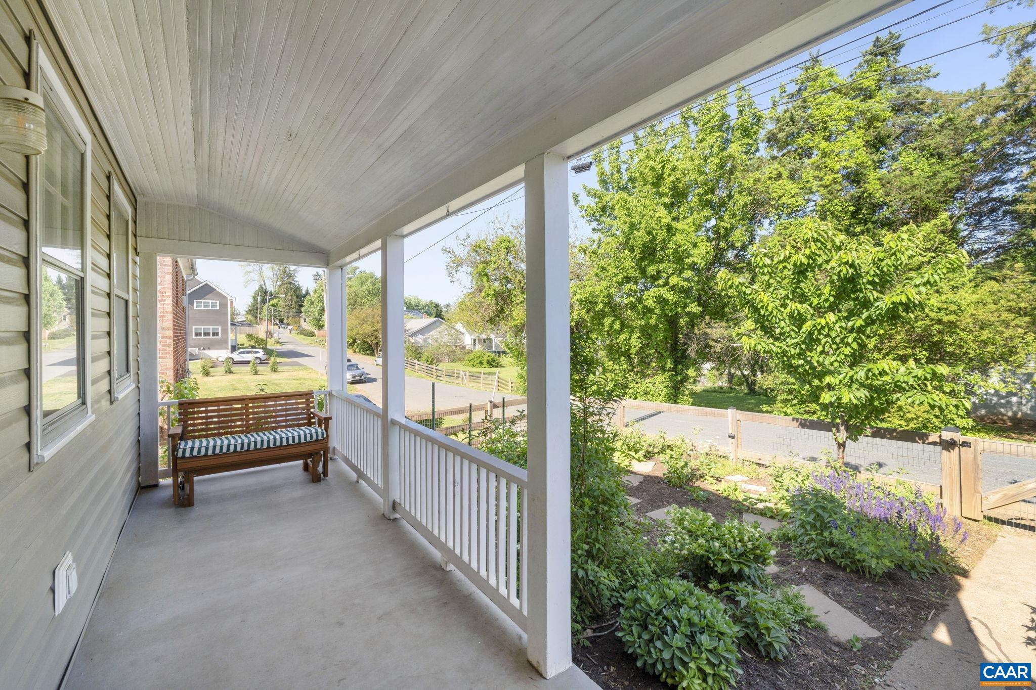 210 FAIRWAY AVE