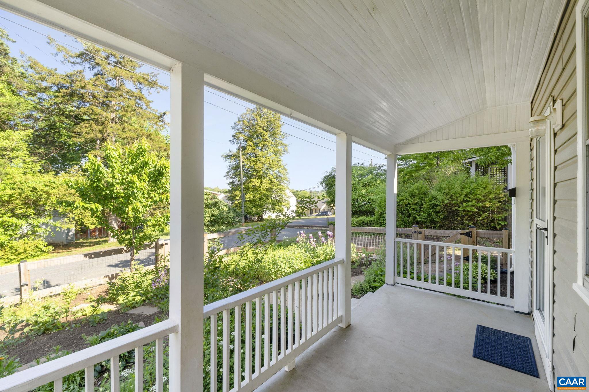 210 FAIRWAY AVE