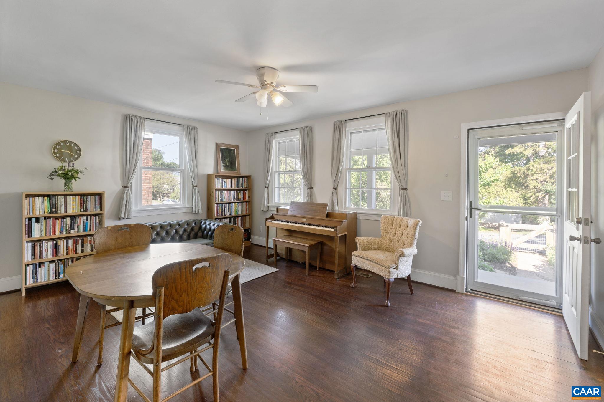 210 FAIRWAY AVE