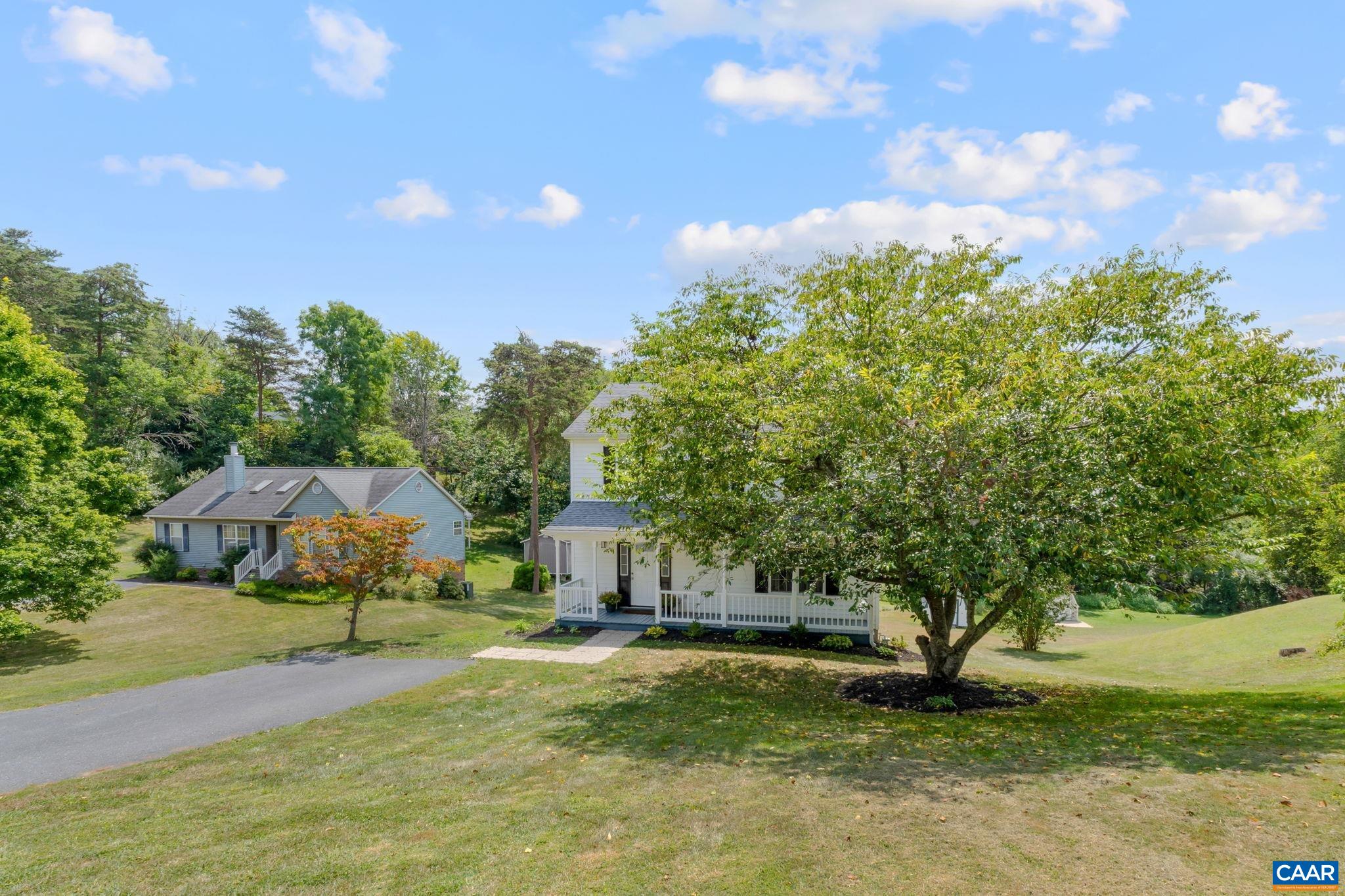 22 SINGING PINES LN