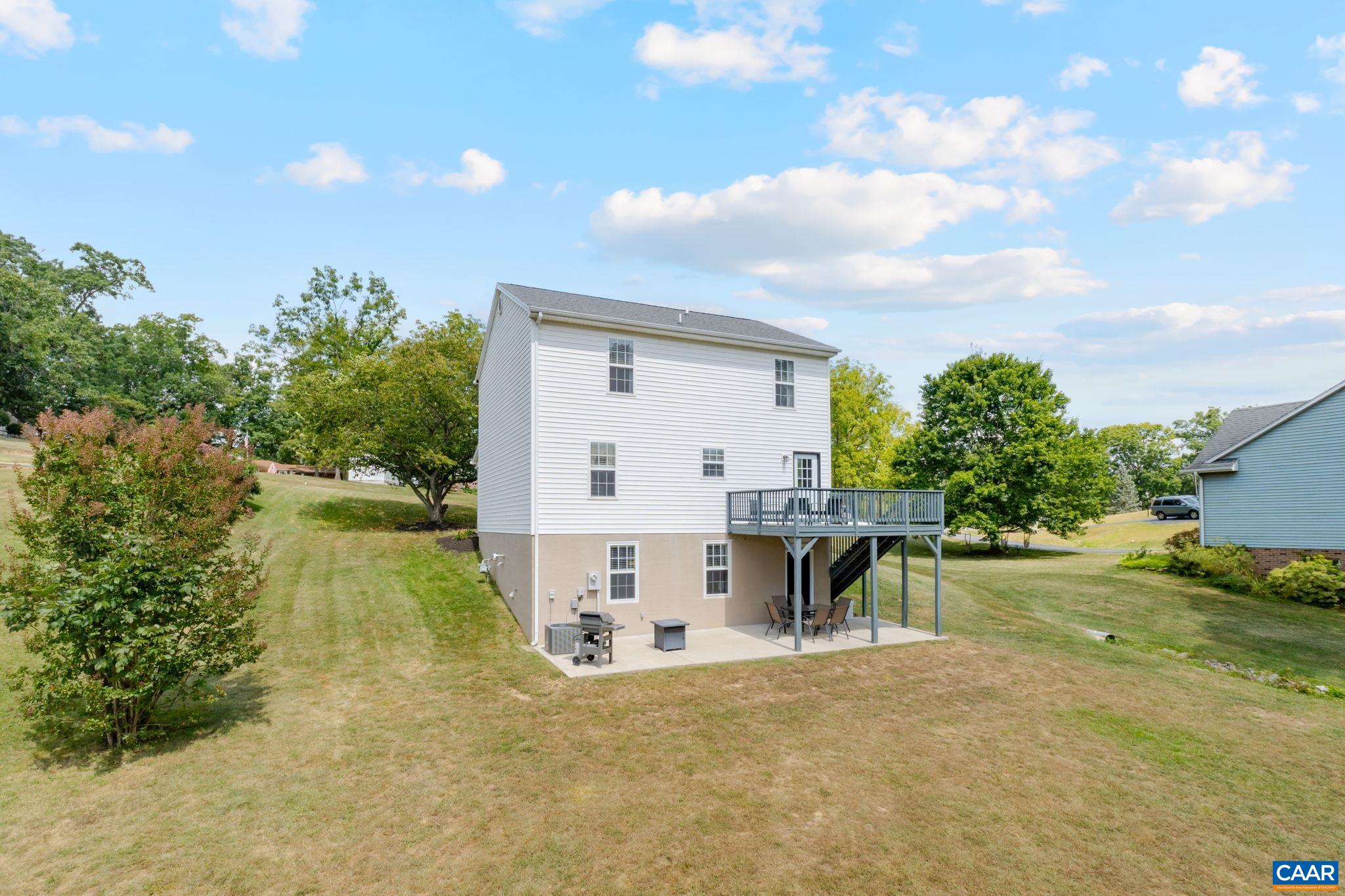 22 SINGING PINES LN