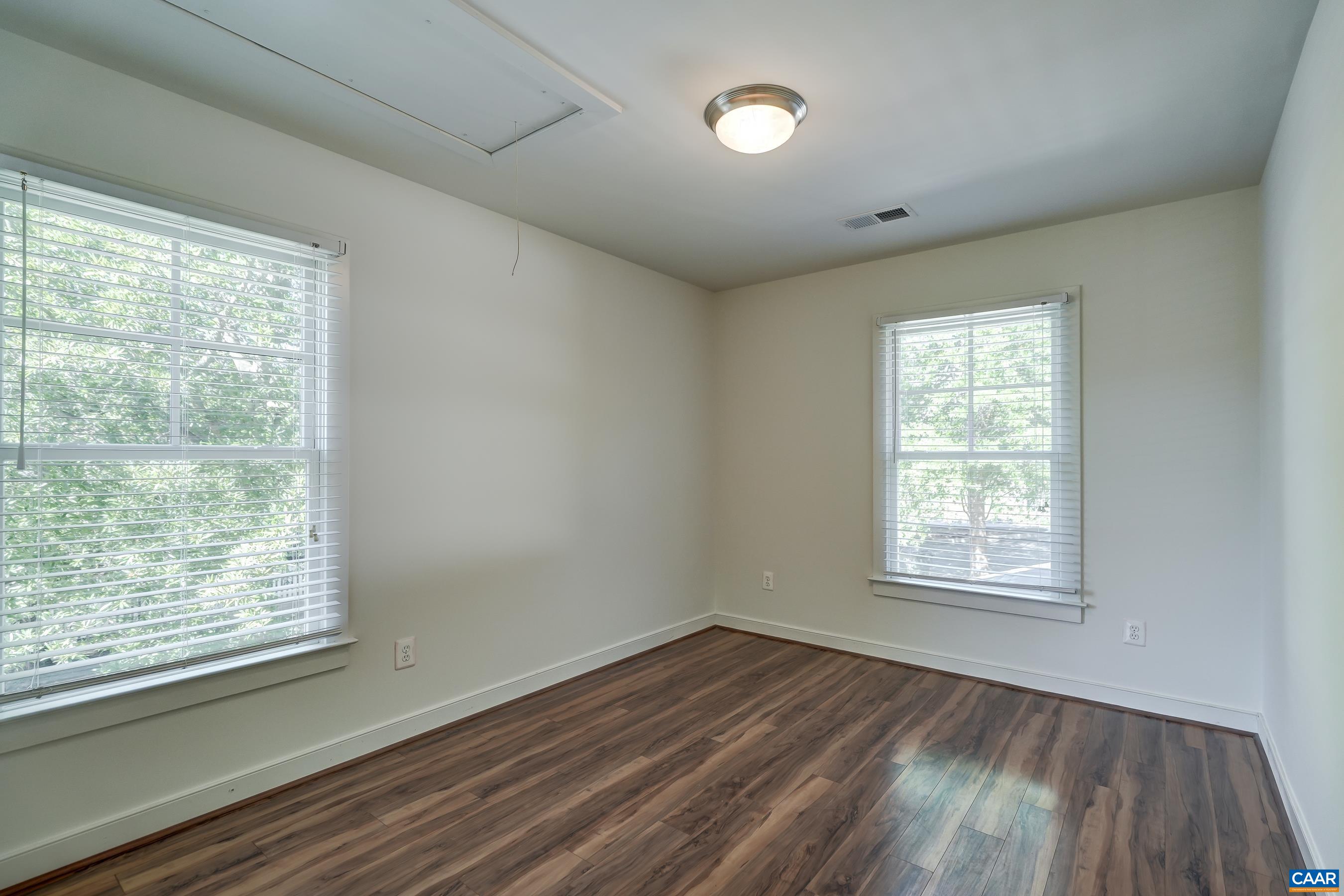 1059 KILLDEER LN
