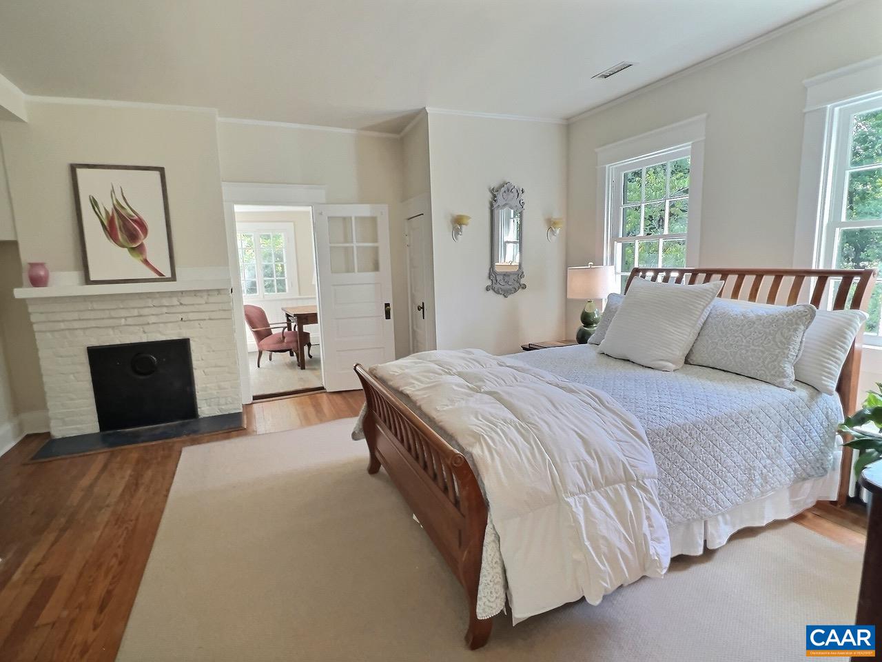1326 RUGBY RD