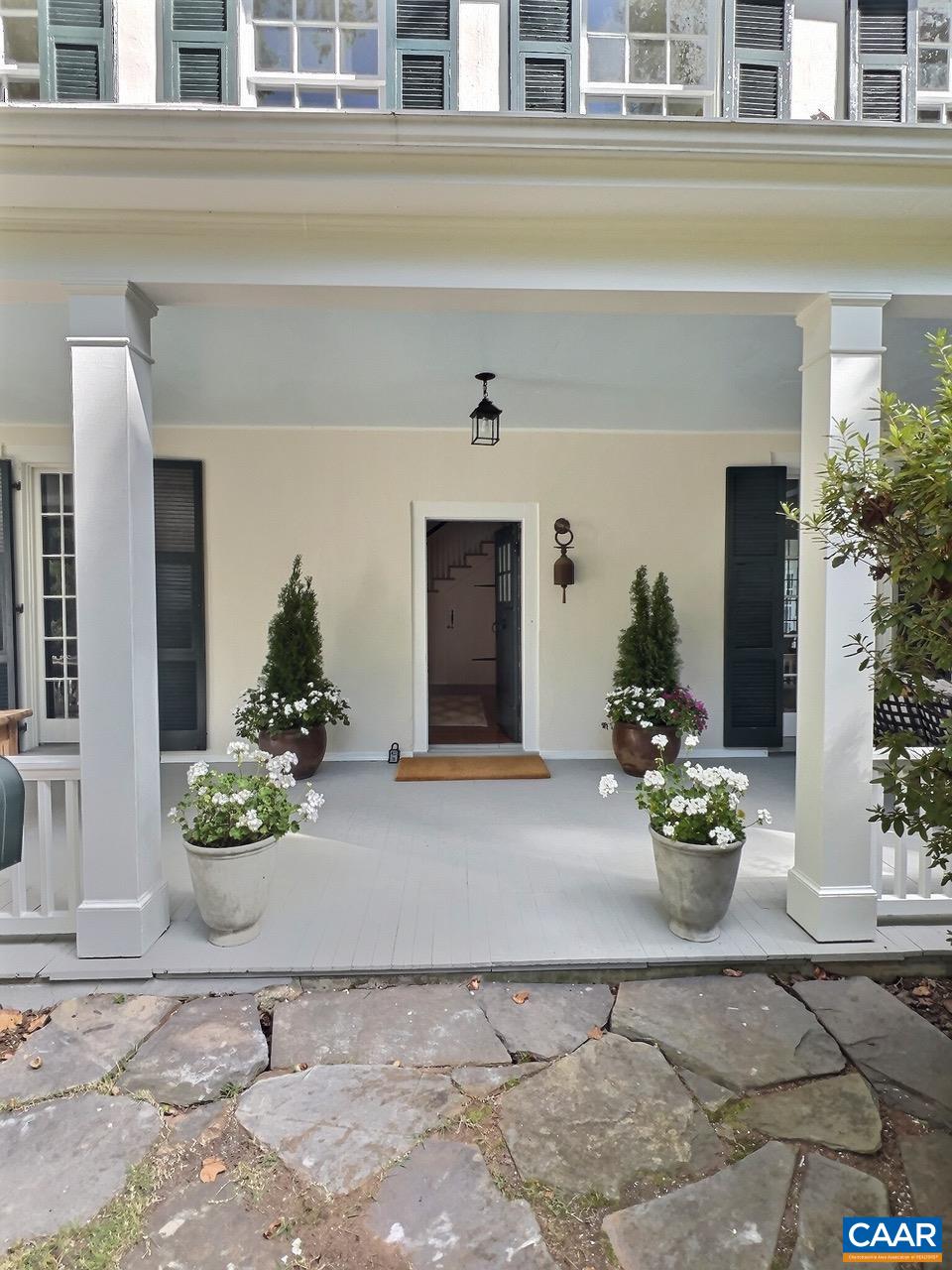 1326 RUGBY RD